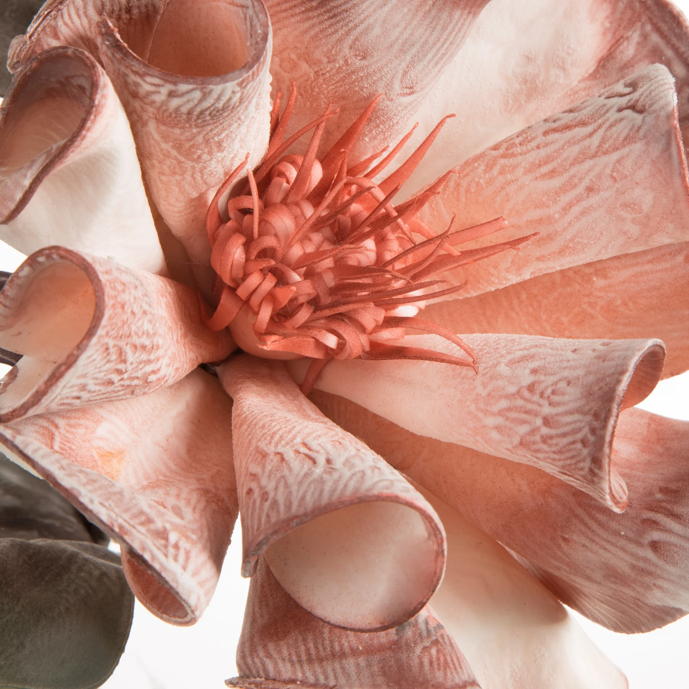 Kwiat sztuczny magnolii ciemnoróżowy z plastycznej pianki foamiran 72 cm