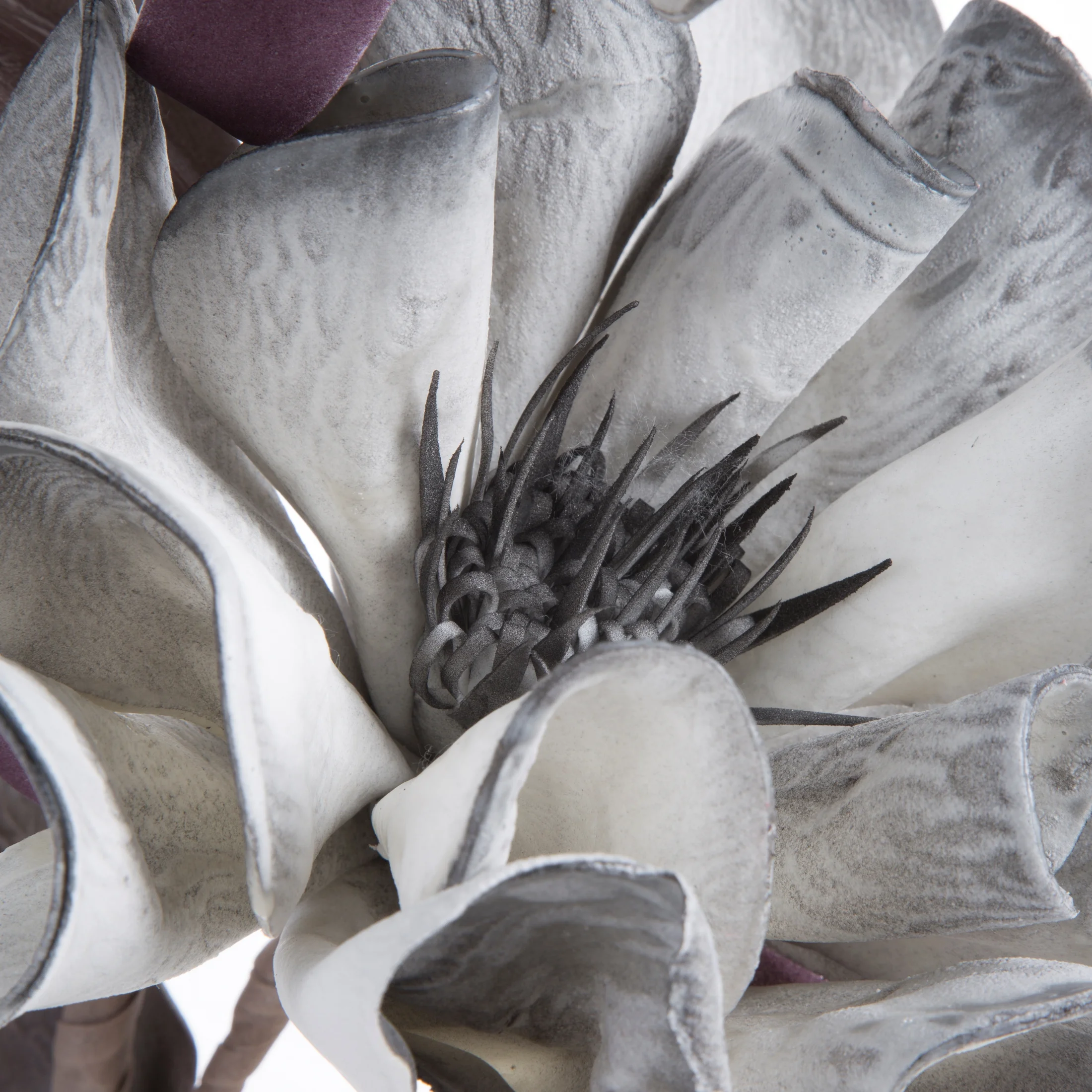 Kwiat sztuczny magnolii srebrny z plastycznej pianki foamiran 72 cm
