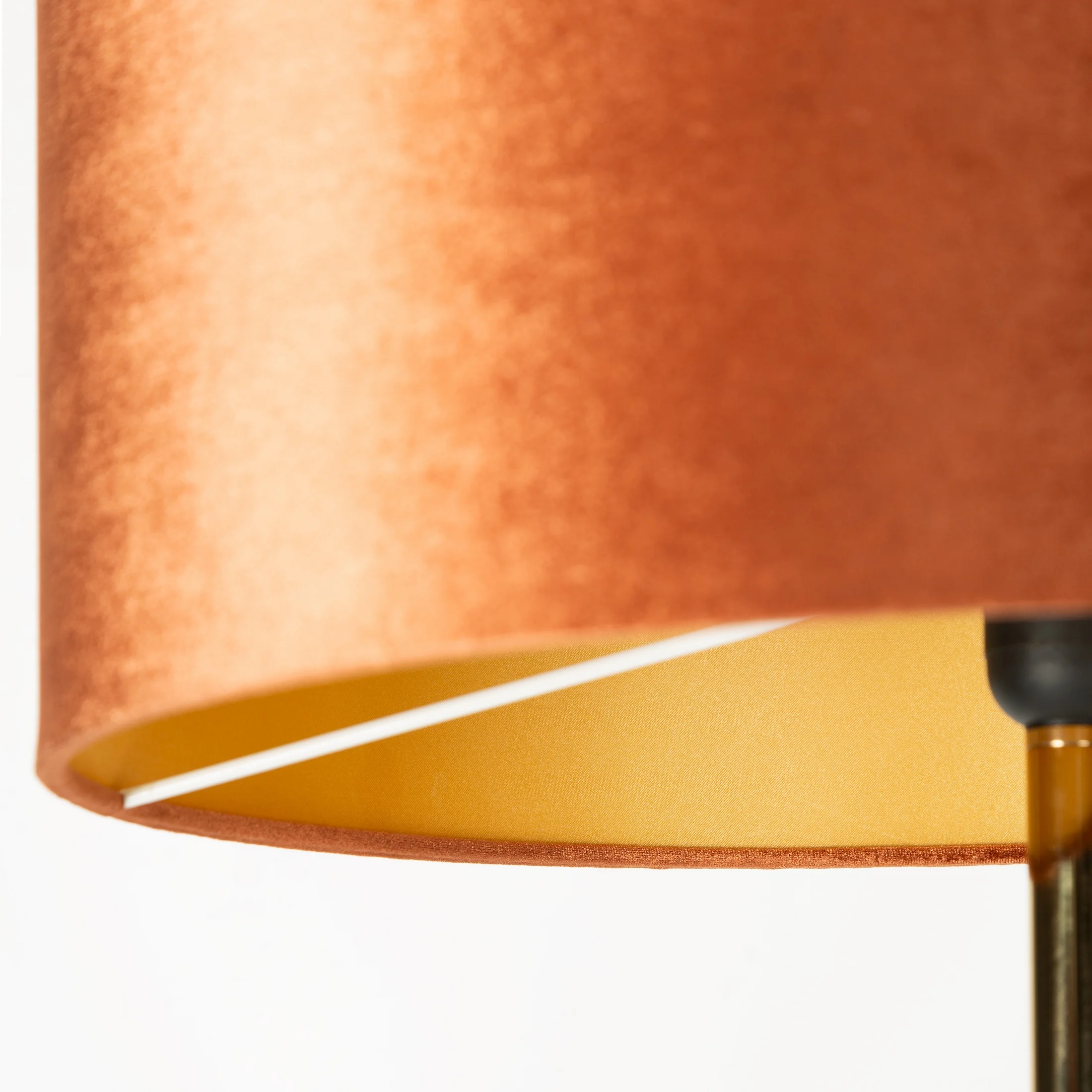 Lampa stojąca do pokoju miedziano, jasnobrązowa DENA z szklaną podstawą i welwetowym abażurem Eurofirany