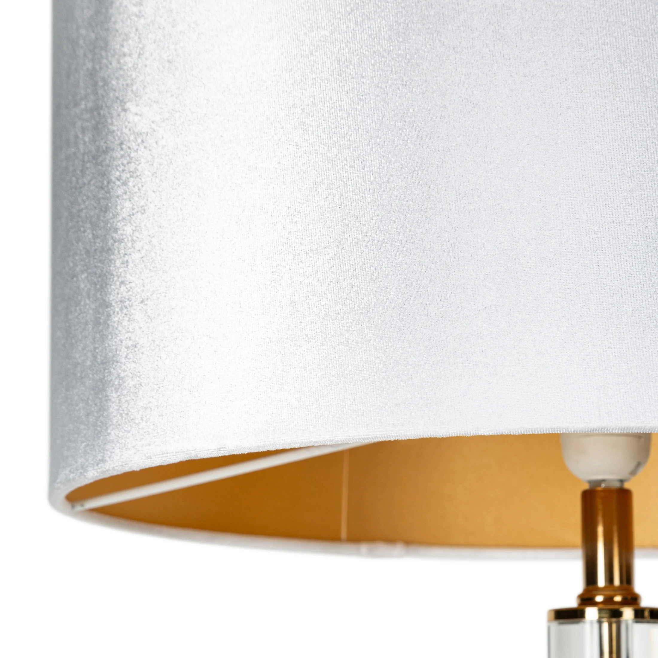 Lampa stojąca do pokoju biało, złota BENA z podstawą łączącą szkło i metal oraz welwetowym abażurem Eurofirany