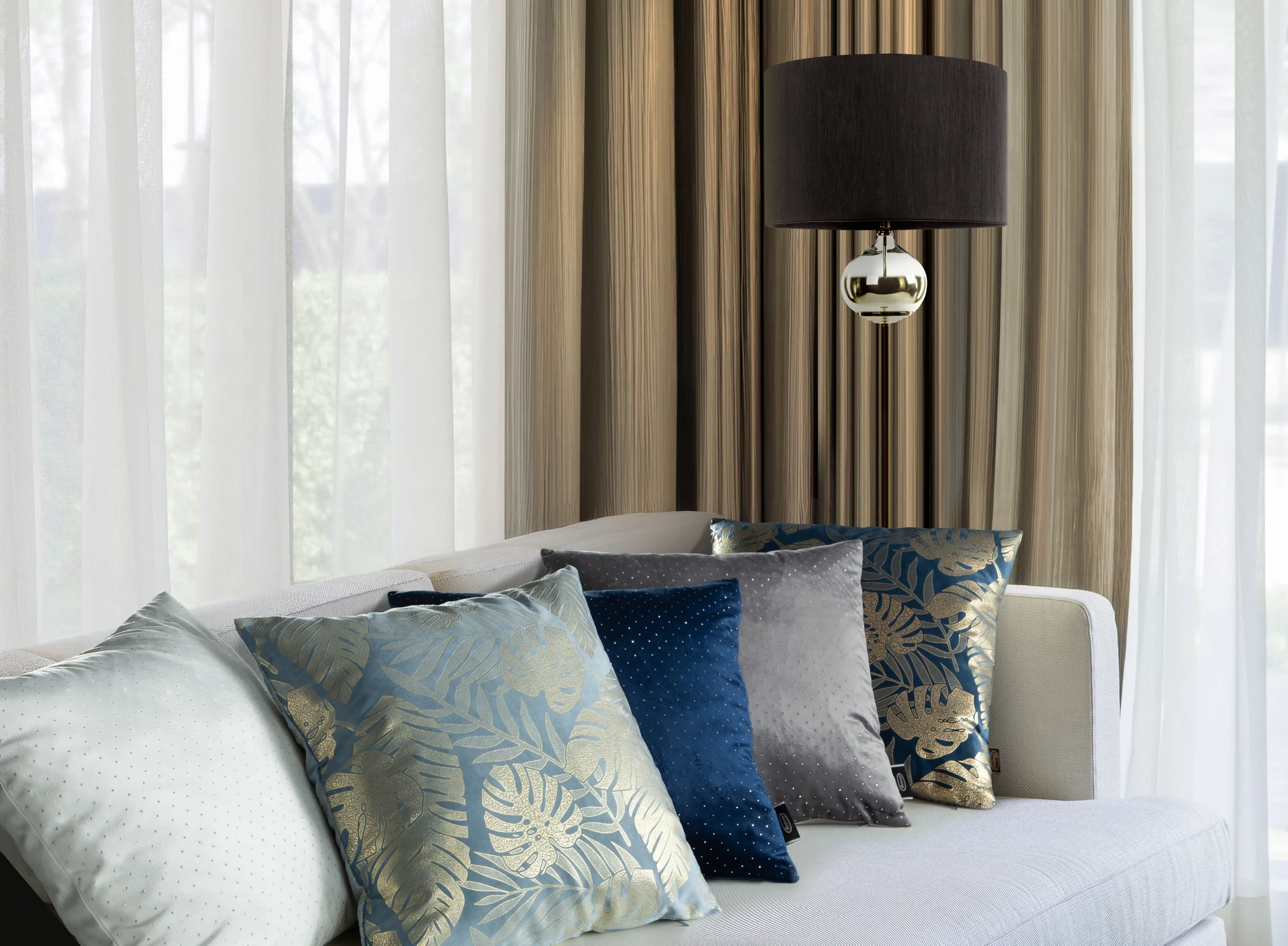 Lampa stojąca do salonu czarno, złota z matowym abażurem 50 x 159 cm CAROLINE Eurofirany