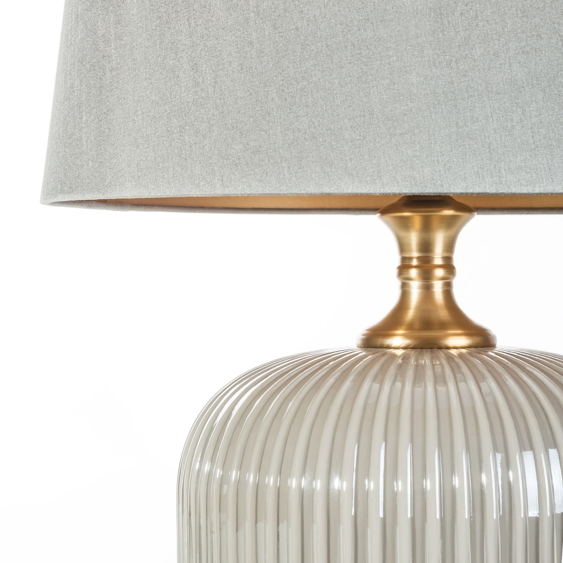 Lampa stołowa srebrna SUZI ze szklaną podstawą i velvetowym abażurem 32x57 cm EUROFIRANY
