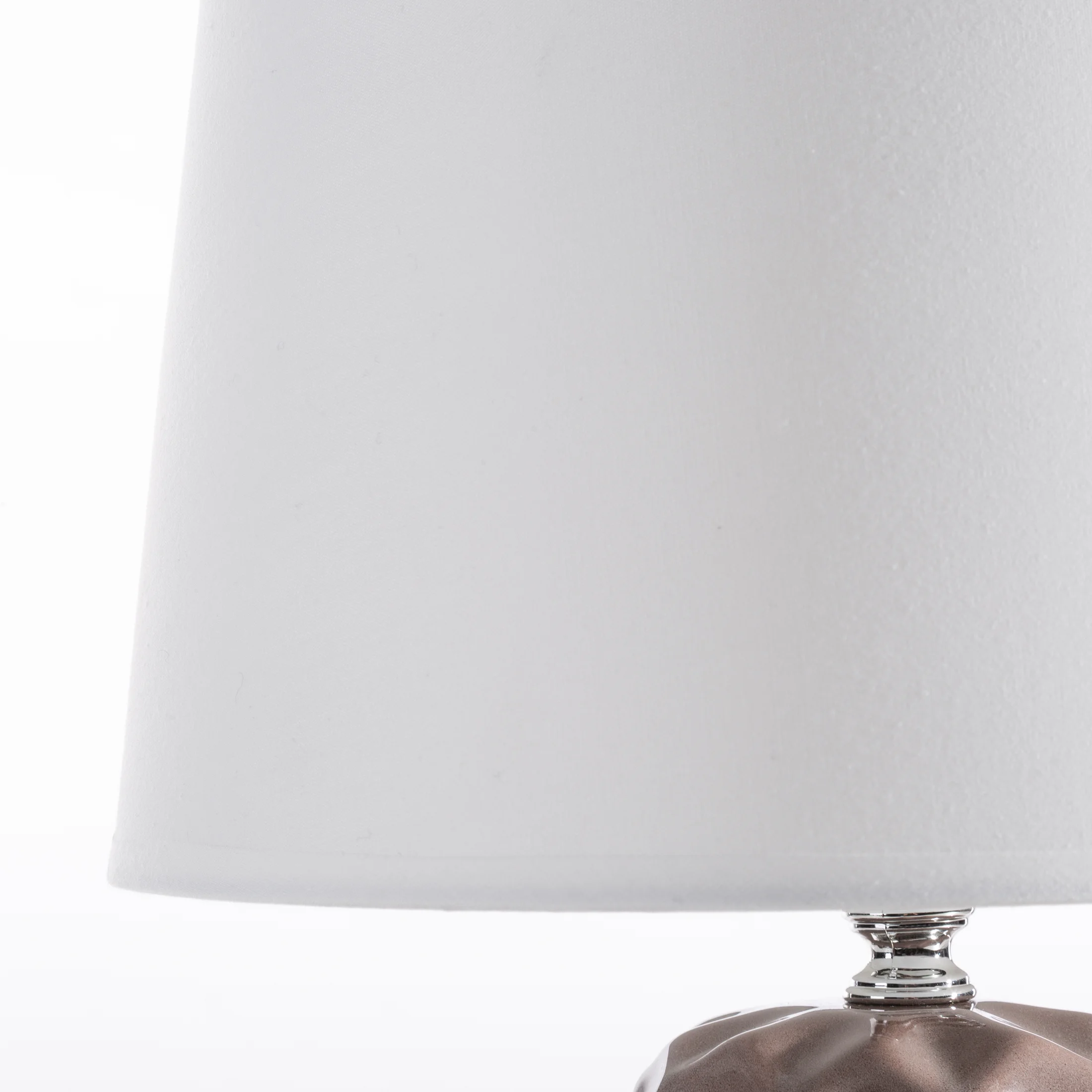 Lampka ceramiczna biało-beżowa zdobiona wytłaczanym wzorem 25x25x42 cm DABI Eurofirany