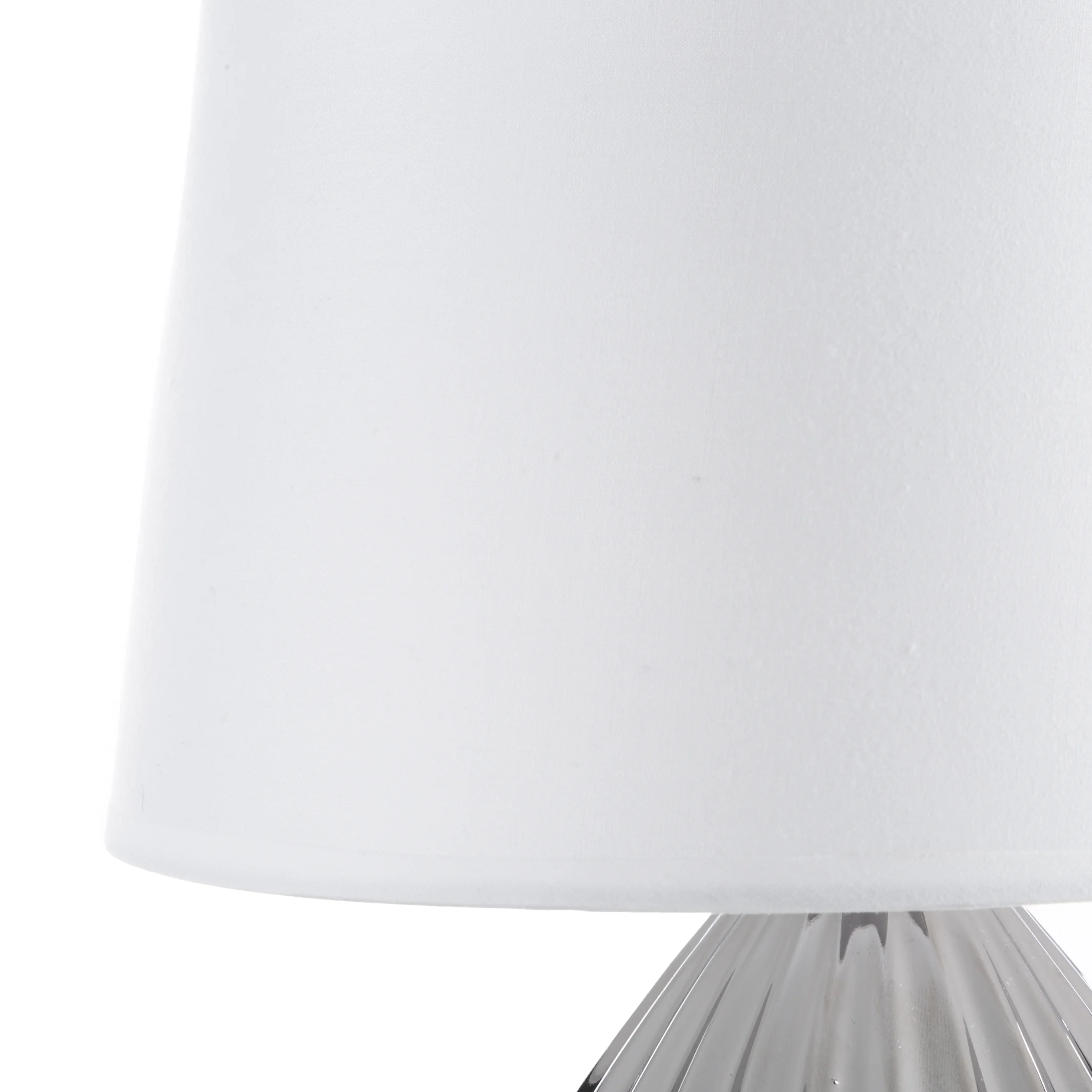 Lampka ceramiczna biało-srebrna zdobiona wytłaczanym wzorem średnica 25x41 cm VENA Eurofirany