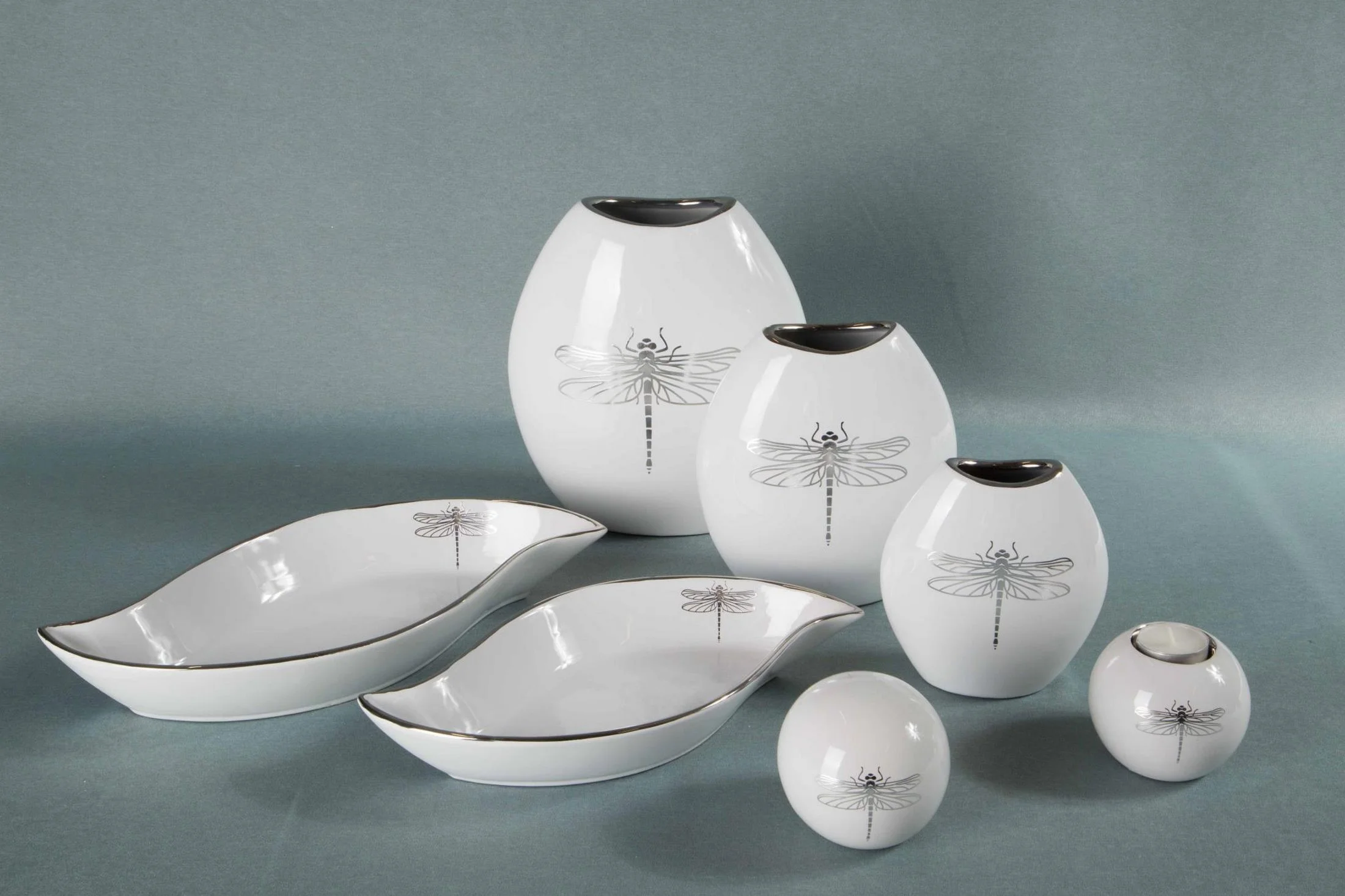 LORI BIAŁA CERAMICZNA KULA DEKORACYJNA ZE SREBRNĄ WAŻKĄ 9x9 cm EUROFIRANY