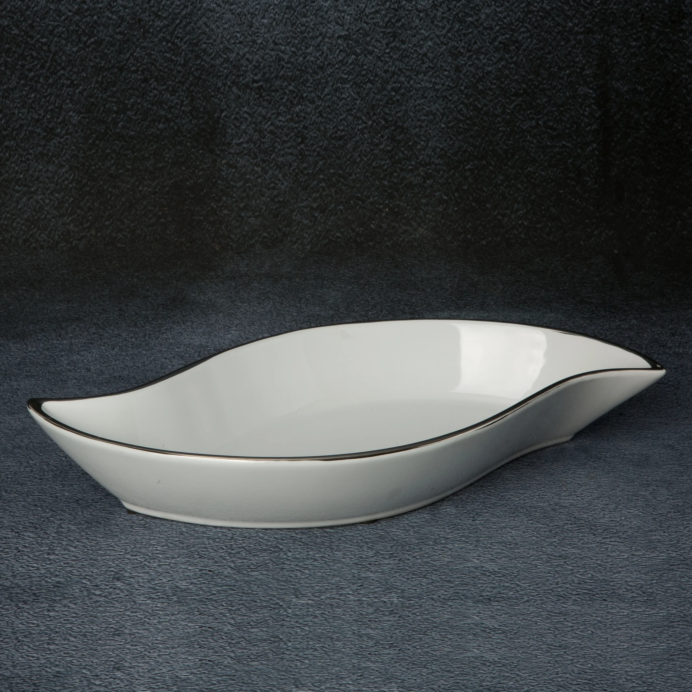 Patera ceramiczna dekoracyjna biało-srebrna z nadrukiem ważki 36x18x5 cm Eurofirany