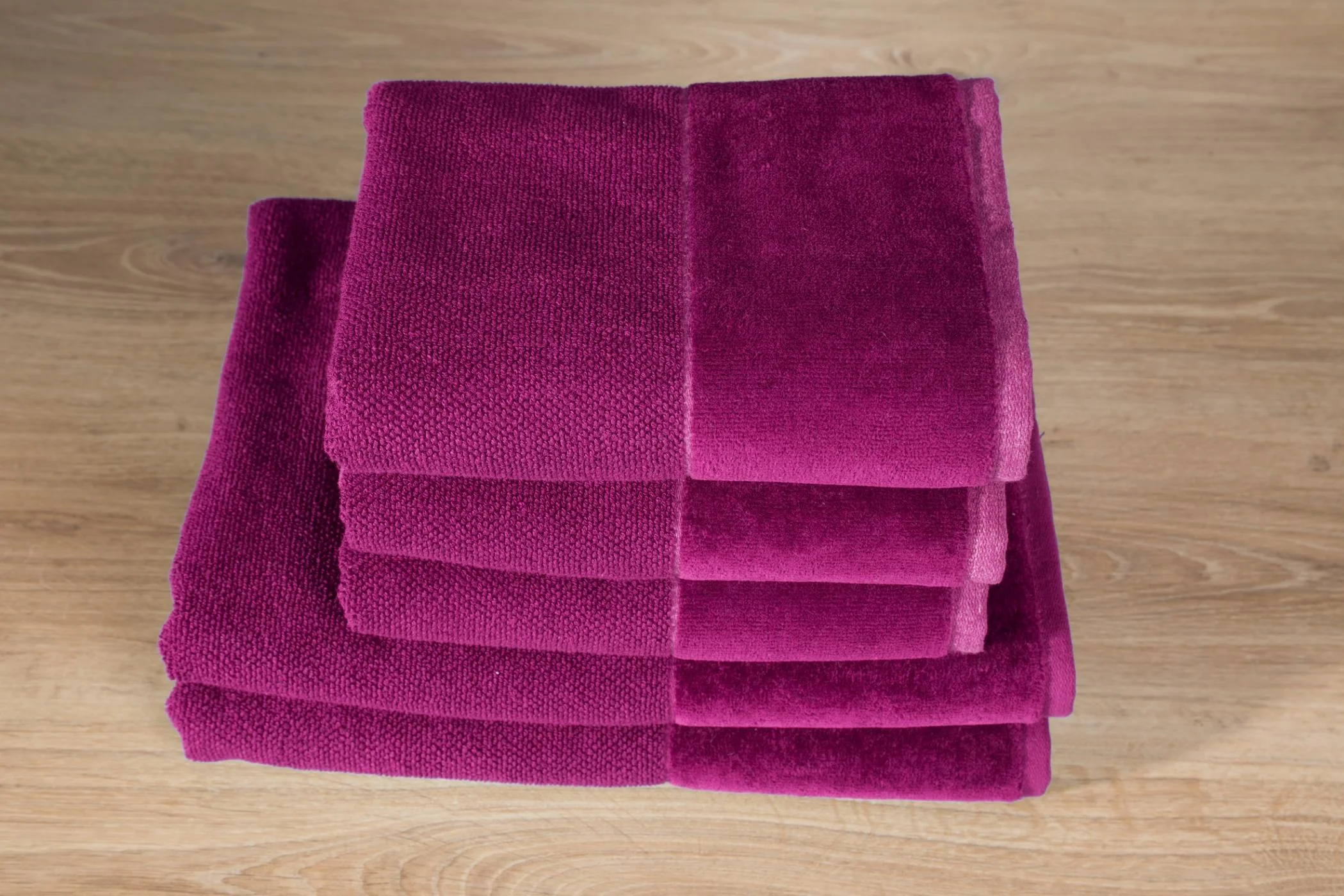 Ręcznik do rąk 30x50 cm bawełniany kolor amarantowy z bordiurą z weluru 500 g/m2 LUCY Eurofirany