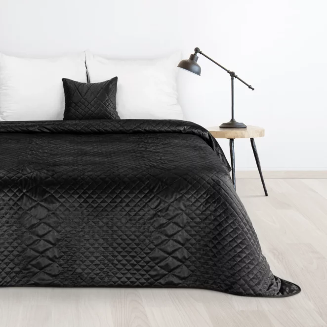 Narzuta welwetowa czarna 170x210 cm pikowana metodą hot press w geometryczny wzór LUIZ 3 DESIGN 91 Eurofirany