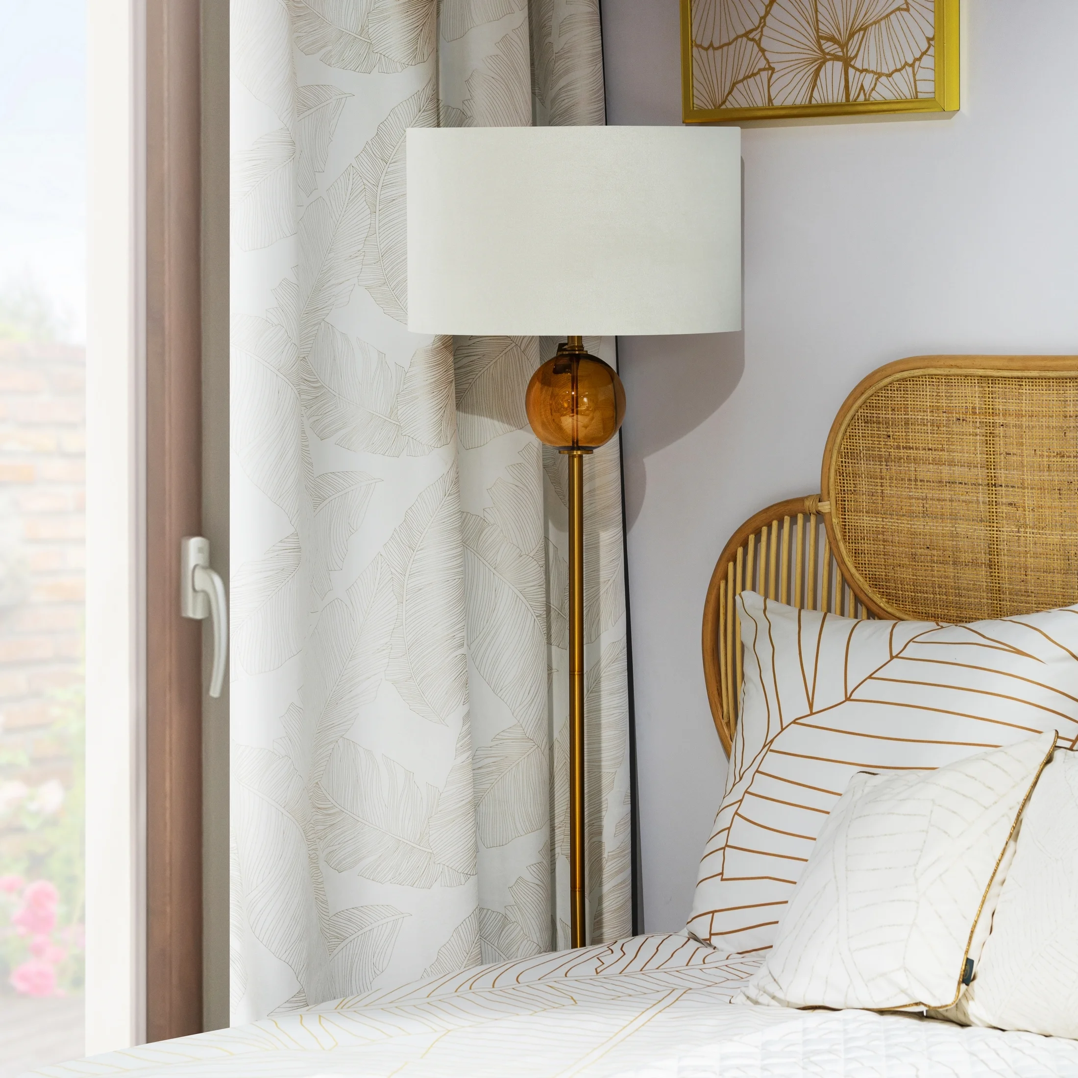 Lampa stojąca biała LUNA 5 z welwetowym abażurem i szklaną podstawą Limited Collection Eurofirany