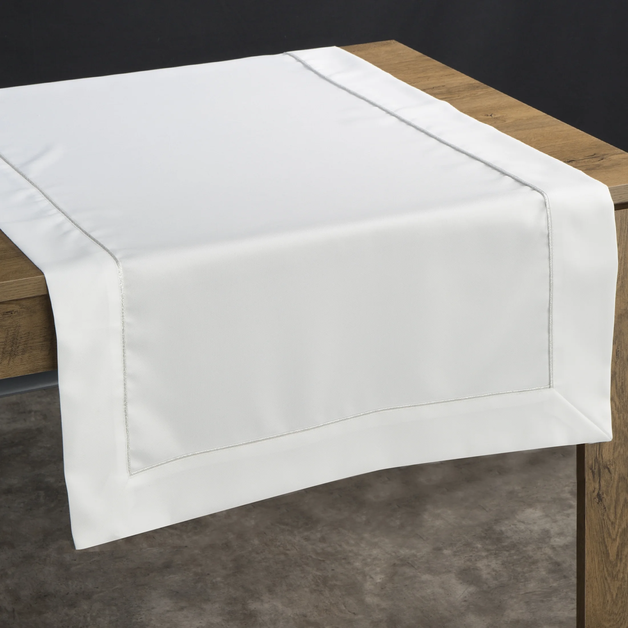 Madele klasyczny biały obrus ze srebrną lamówką 70x150 cm Eurofirany
