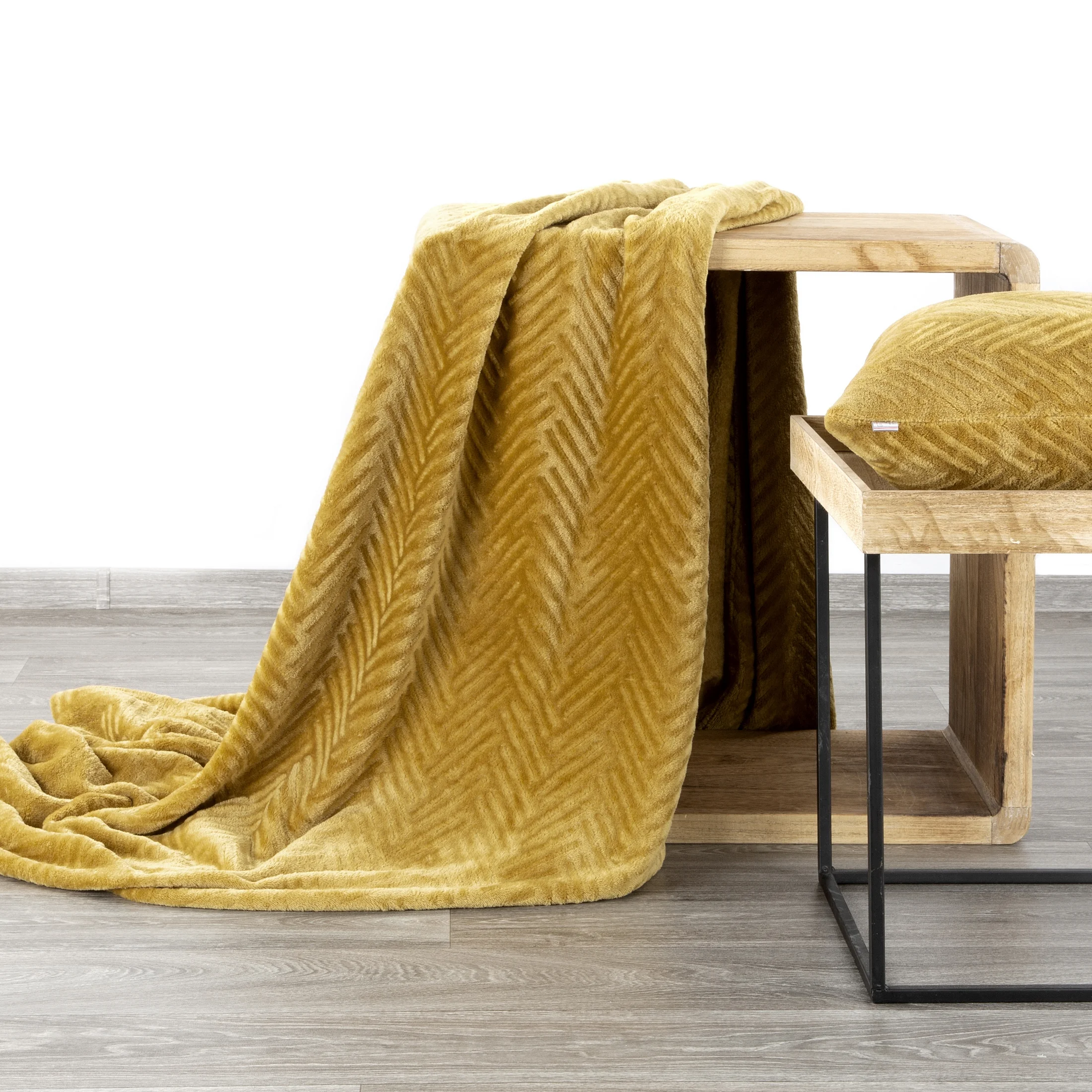 MERY 1 koc z mikroflano z wytłaczanym wzorem jodełki Design 91