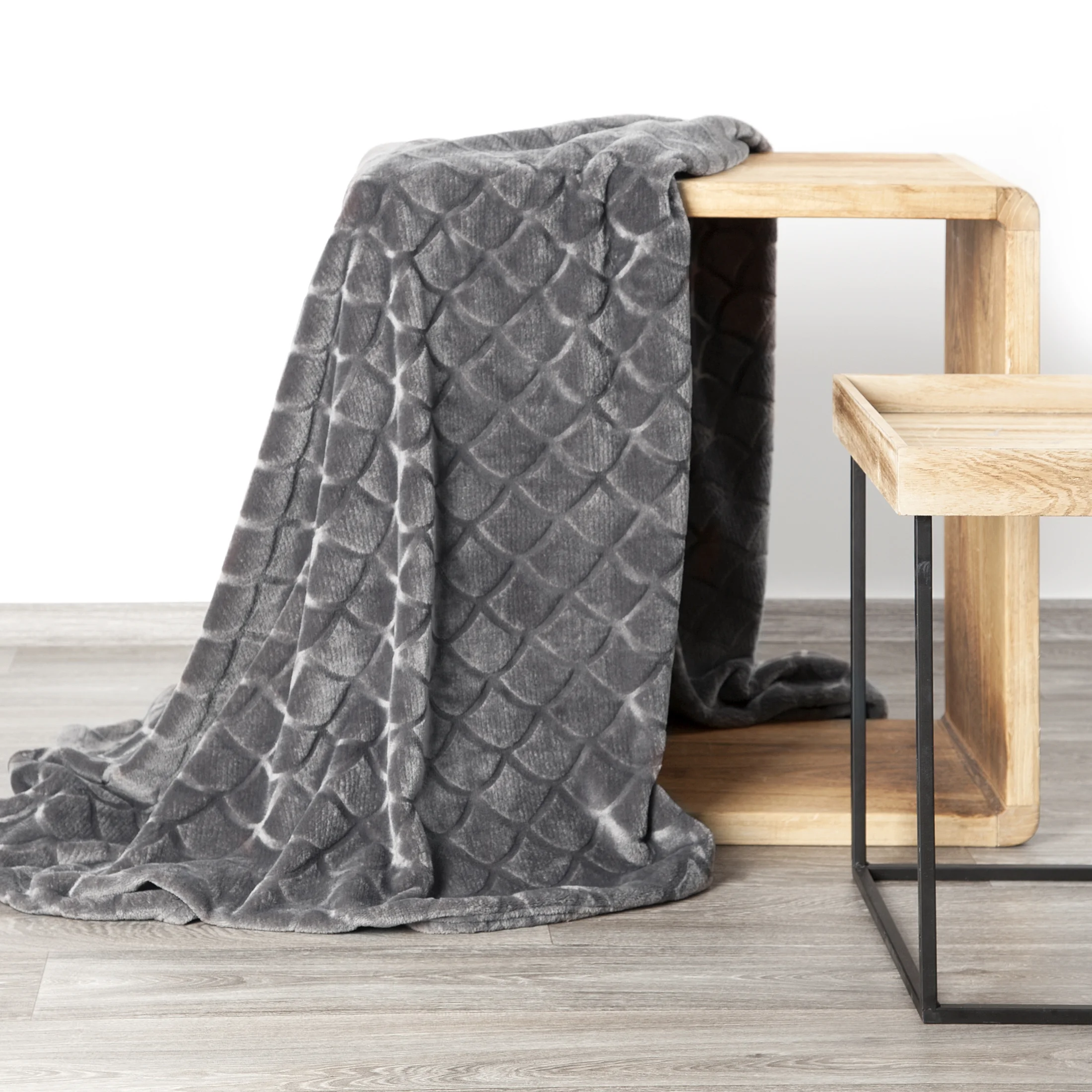 MERY koc z mikroflano z wytłaczanym wzorem łuski Design 91