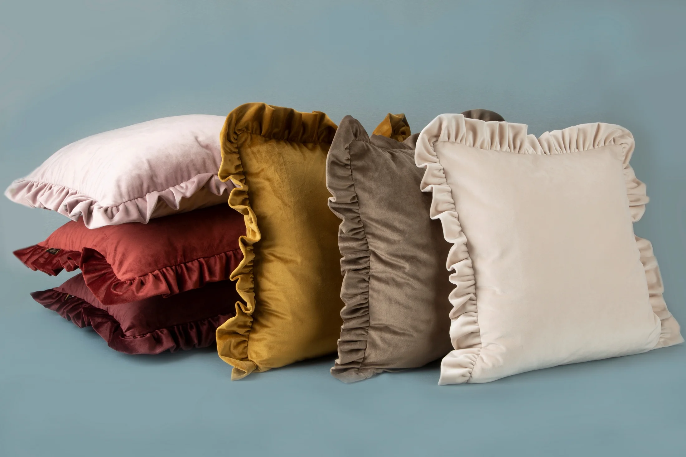 Poszewka na poduszkę 45x45 cm welwetowa zdobiona na brzegach falbanami miętowa VELVET 25 EUROFIRANY PREMIUM