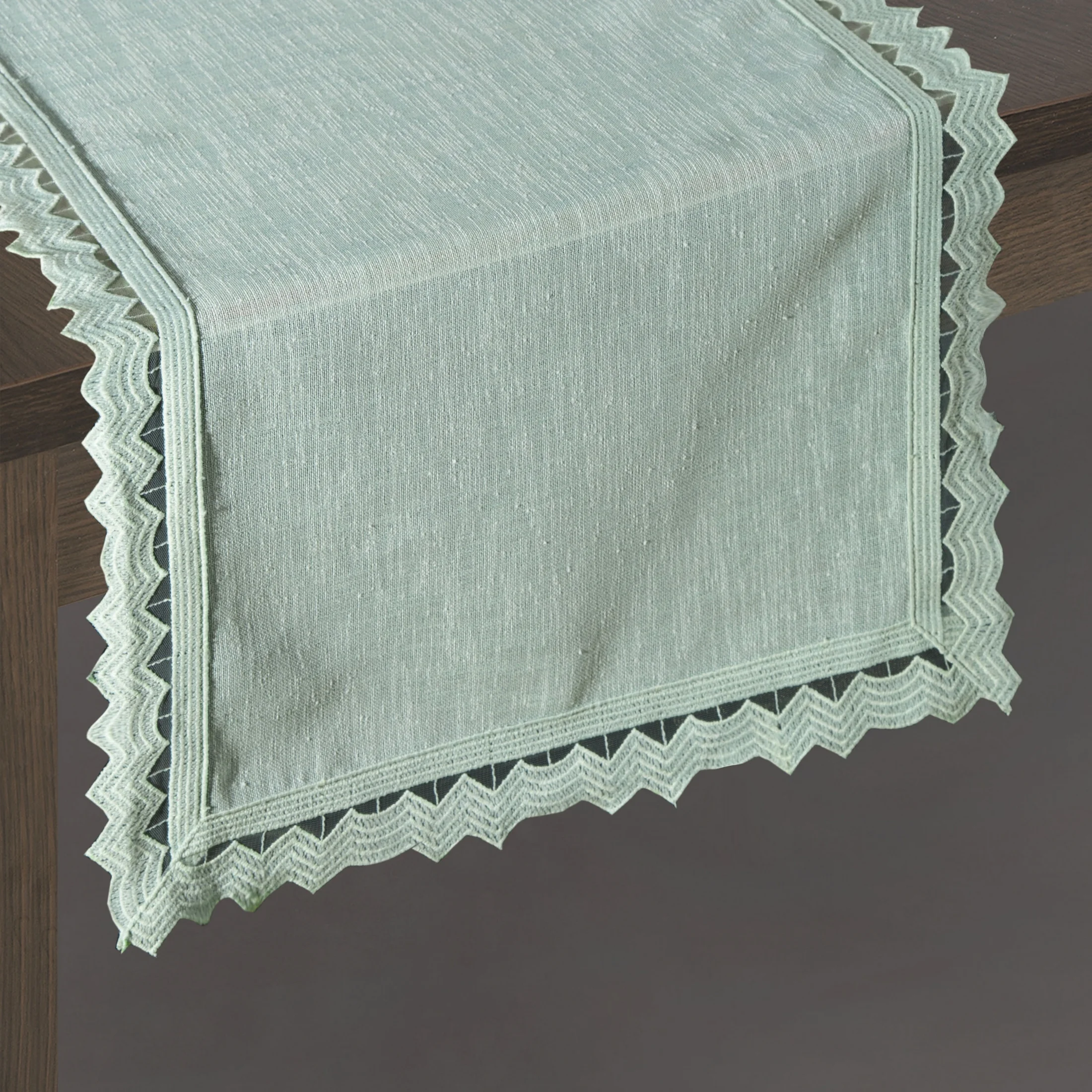 Miętowy bieżnik z kolekcji Premium z koronką 35x140 cm