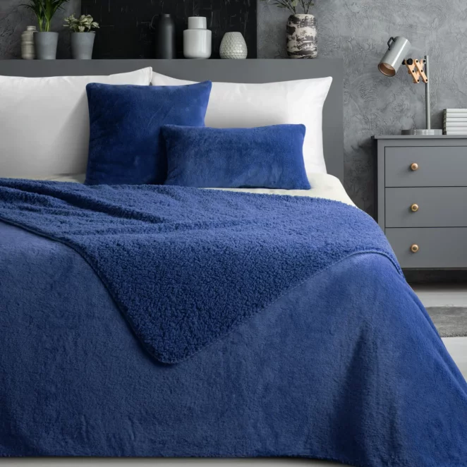 Narzuta dwustronna z przyjemnego futerka i tkaniny barankowej granatowa 170x210 cm NINA Eurofirany Premium