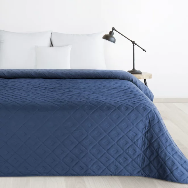 Narzuta granatowa 200x220 cm z geometrycznym wzorem wykonana techniką hot press ALARA 6 DESIGN 91 Eurofirany