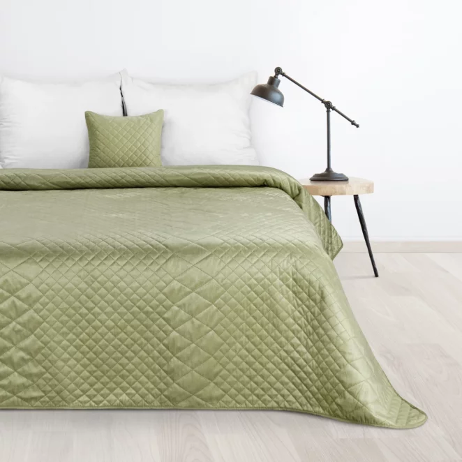 Narzuta welwetowa jasnozielona 170x210 cm pikowana metodą hot press w geometryczny wzór LUIZ 3 DESIGN 91 Eurofirany