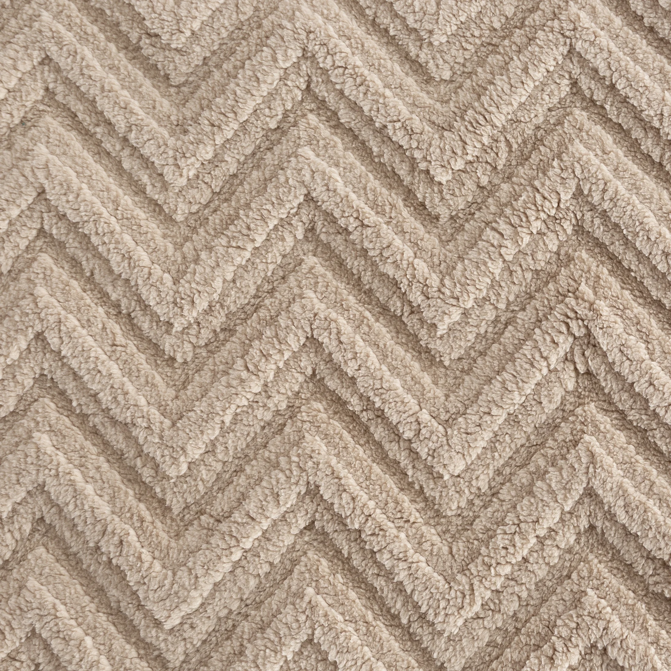 Narzuta na fotel-koc flano 70x160 cm ciemnobeżowy zdobiony wytłaczanym 3D wzorem jodełki JODŁA Design 91 Eurofirany