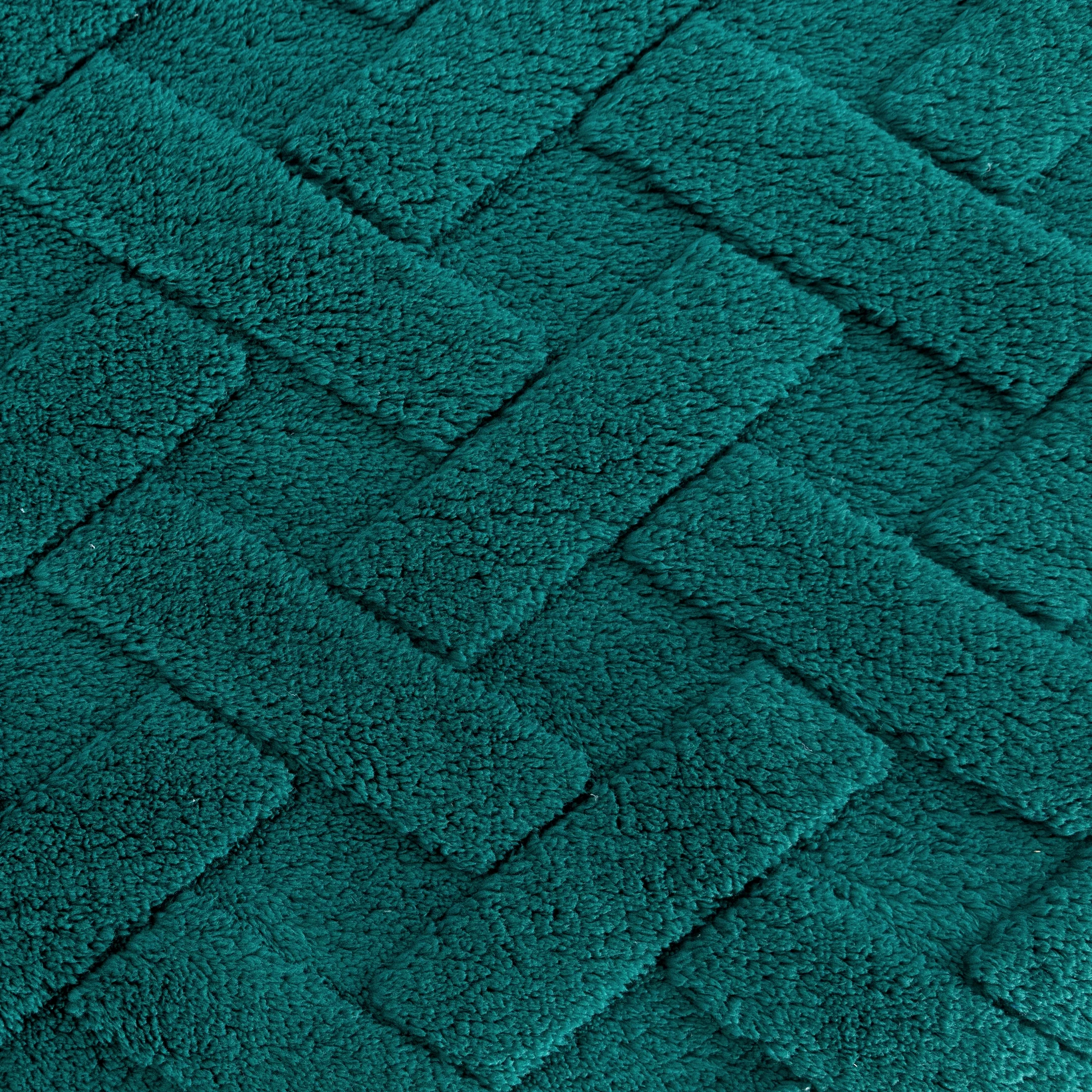Narzuta na fotel-koc flano 70x160 cm ciemnozielona zdobiona wytłaczanym wzorem CARO DESIGN 91 Eurofirany