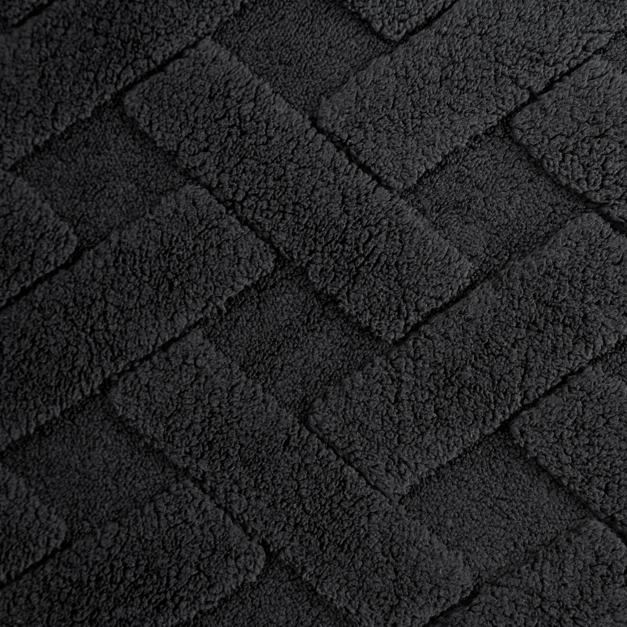Narzuta na fotel-koc flano 70x160 cm czarna zdobiona wytłaczanym wzorem CARO DESIGN 91 Eurofirany