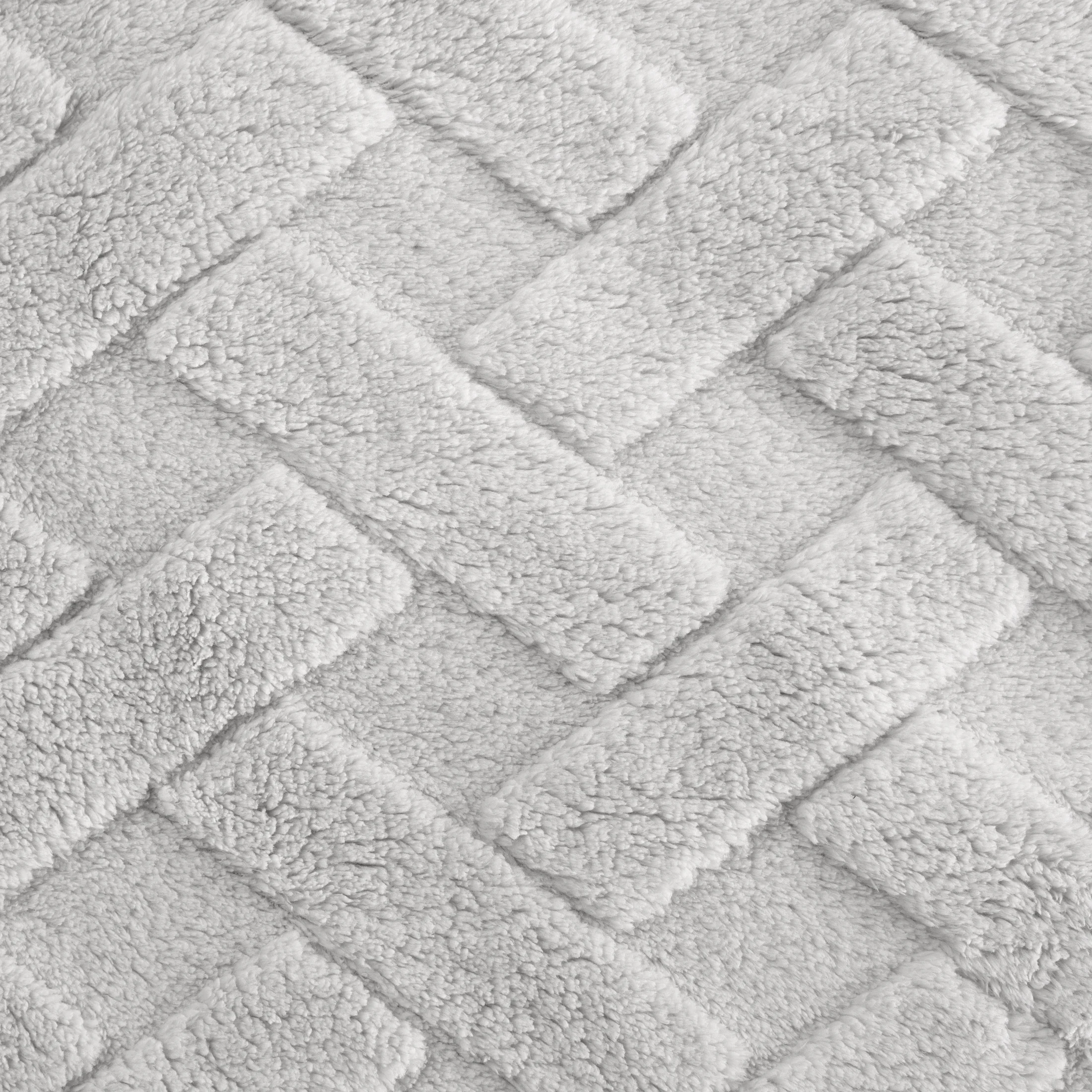 Narzuta na fotel-koc flano 70x160 cm srebrna zdobiona wytłaczanym wzorem CARO DESIGN 91 Eurofirany
