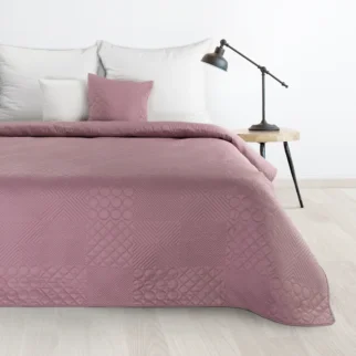Narzuta różowa 170x210 cm z patchworkowym motywem wytłaczanym techniką hot press BONI 5 DESIGN 91 Eurofirany