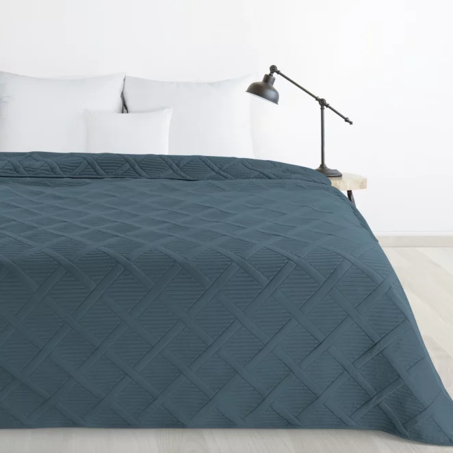 Narzuta turkusowa 170x210 cm z geometrycznym wzorem wykonana techniką hot press ALARA 5 DESIGN 91 Eurofirany