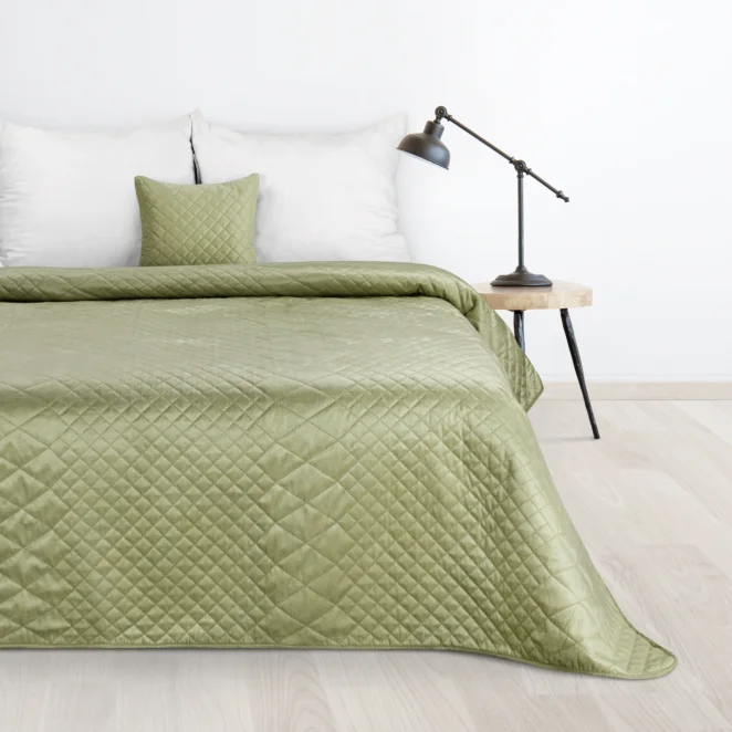 Narzuta welwetowa jasnozielona 170x210 cm pikowana metodą hot press w geometryczny wzór LUIZ 3 DESIGN 91 Eurofirany