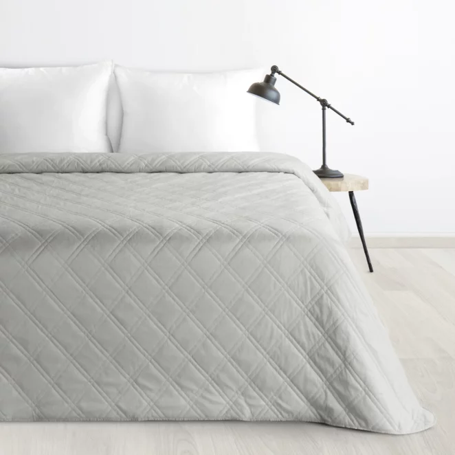Narzuta welwetowa srebrna 170x210 cm pikowana metodą hot press wzór geometryczny LUIZ 8 DESIGN 91 Eurofirany