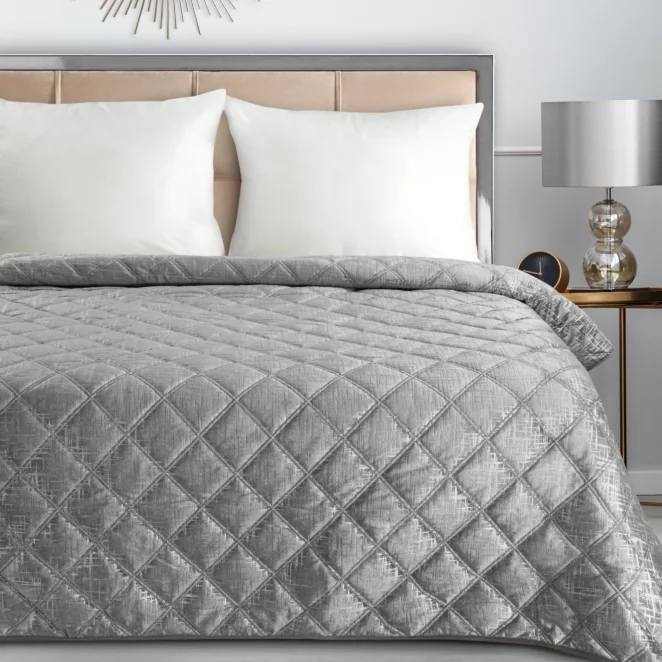 Narzuta welwetowa srebrna 170x210 cm pikowana metodą hot press z błyszczącym nadrukiem BLINK 6 EUROFIRANY PREMIUM