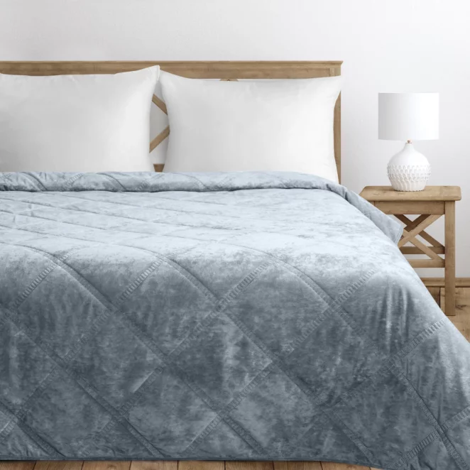 Narzuta welwetowa srebrna 170x210 cm zdobiona pikowaniem hot press w romby  Eurofirany