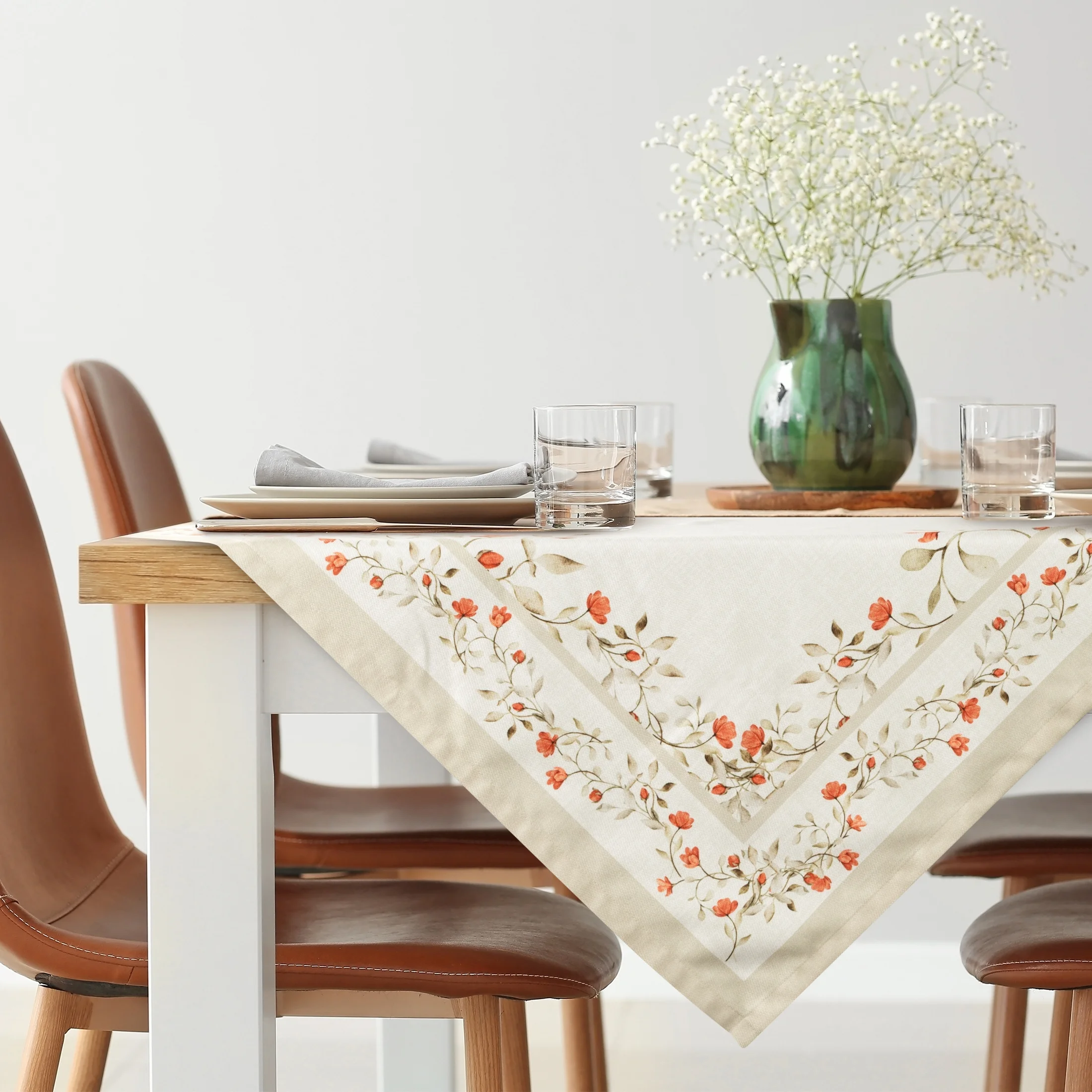 Obrus na stół 90x90 cm kremowo, ciemnopomarańczowy zdobiony letnim nadrukiem SUMMER 17 Eurofirany