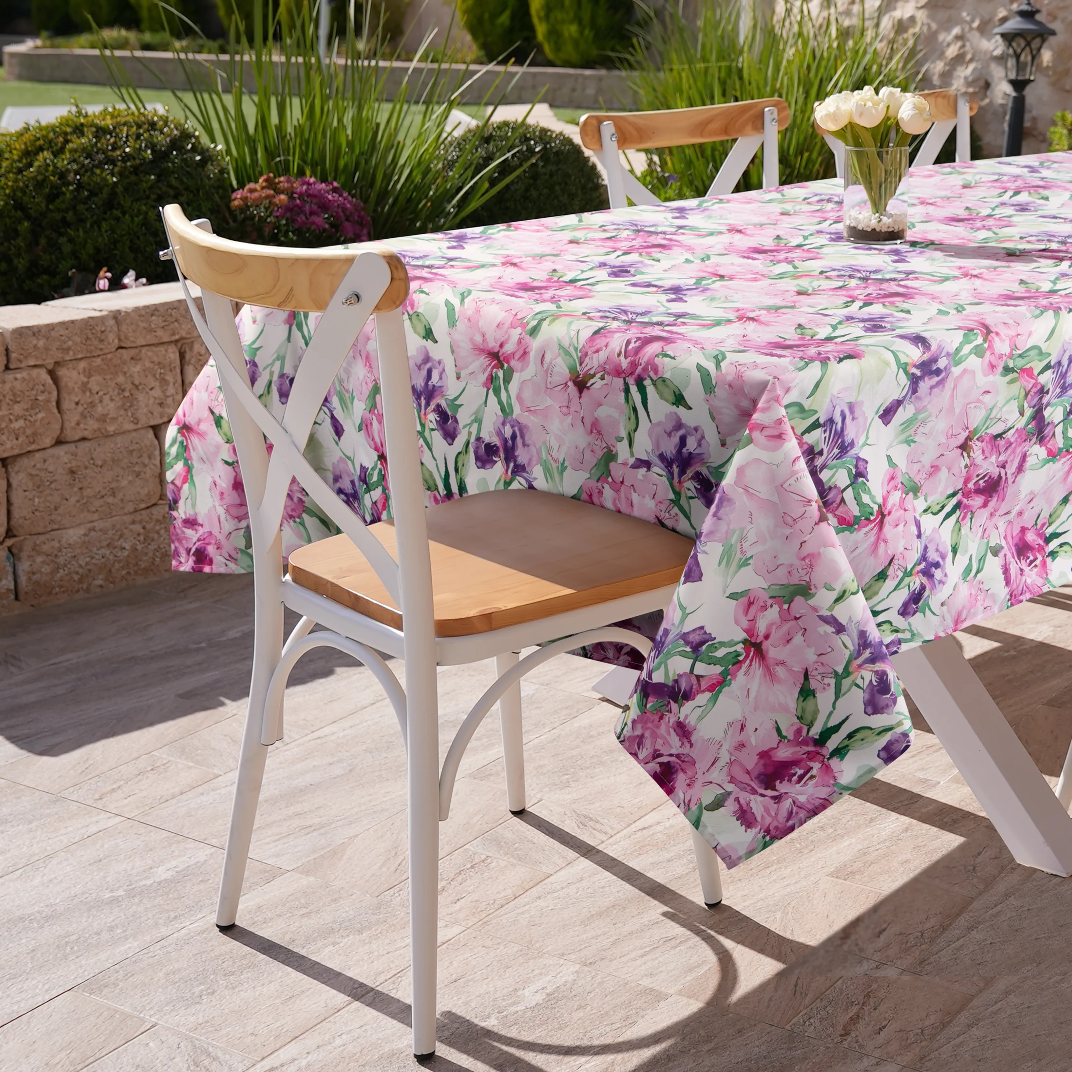 Obrus różowo, fioletowy 140x220 cm wodoodporny GARDEN na taras oraz balkon