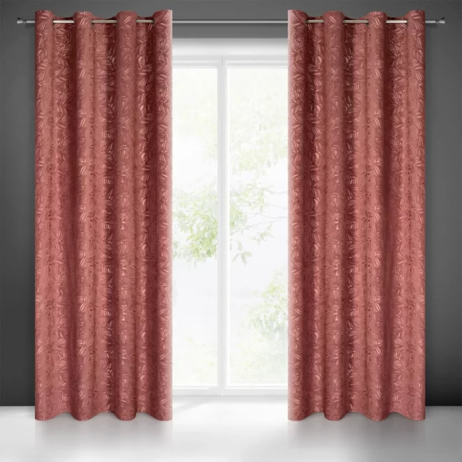 Zasłona ciemnoróżowa z welwetu wytłaczanego w liście 140x250 cm przelotka OCTAVIA Eurofirany