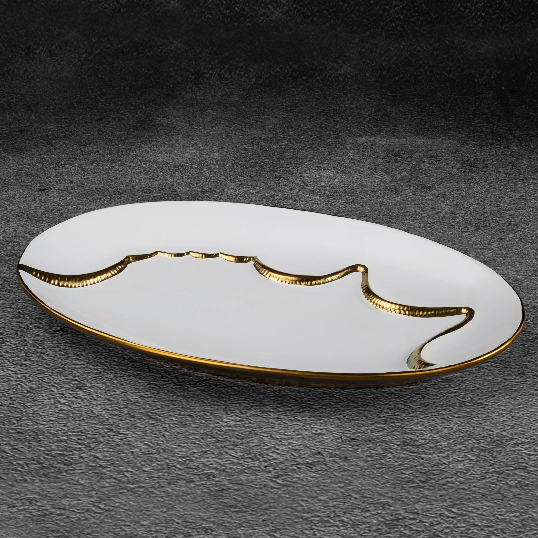 EBRU BIAŁA PATERA DEKORACYJNA CERAMICZNA ZE ZŁOTYM AKCENTEM 35x25x3 cm EUROFIRANY