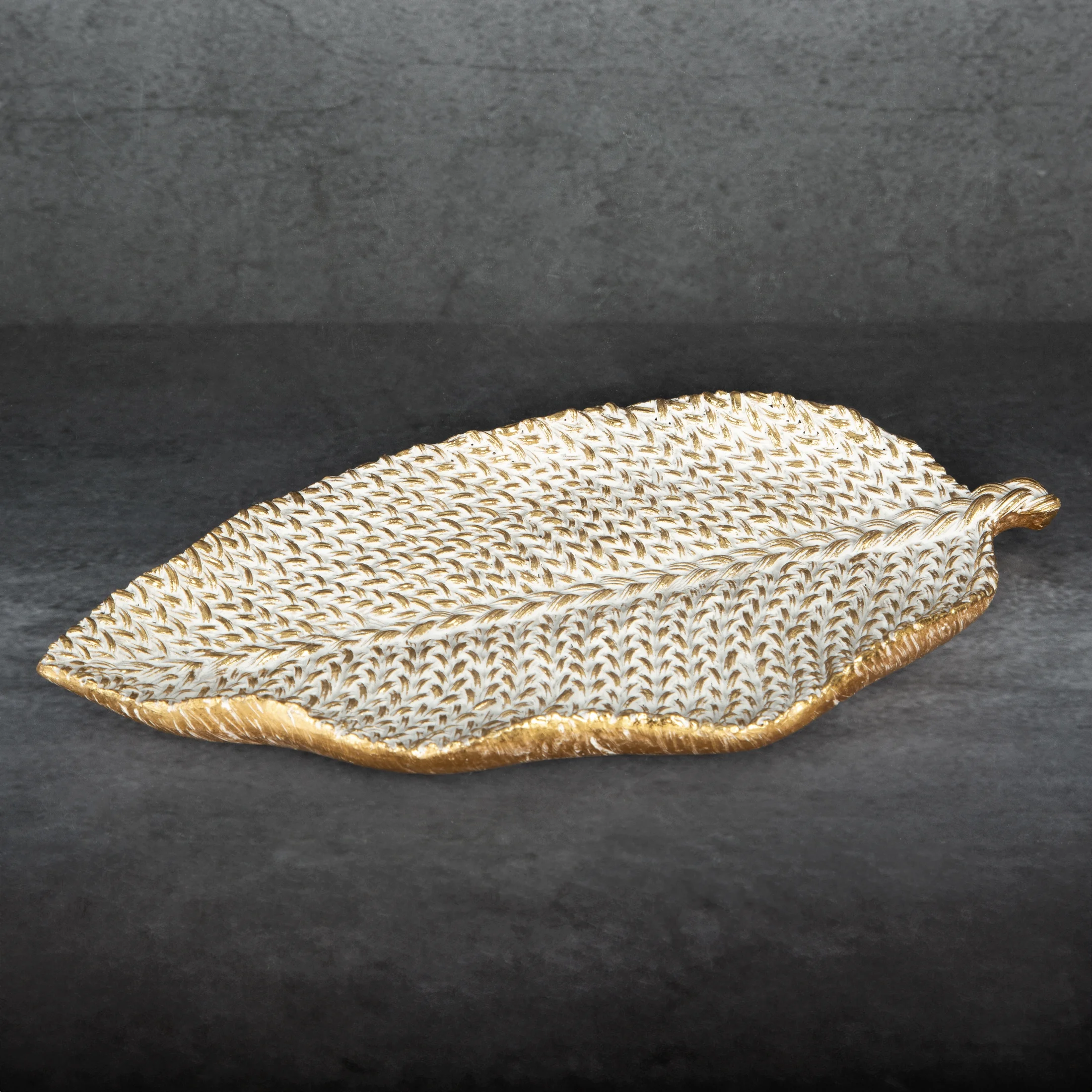 Patera dekoracyjna złoto-biała zdobiona wzorem plecionego sweterka 29x16x3 cm MOLI Eurofirany