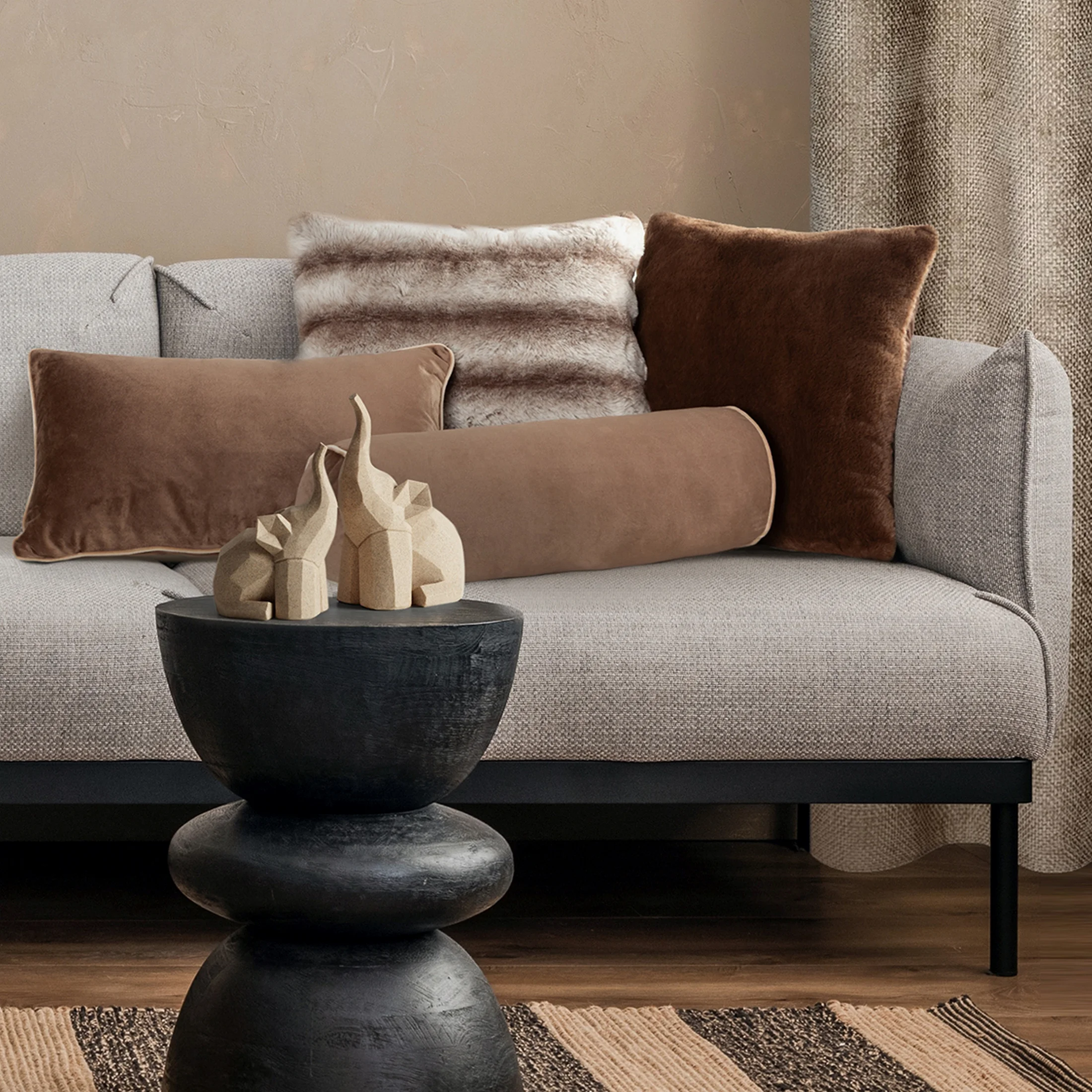Poduszka 30 x 50 cm welwetowa amarantowa z kontrastującą lamówką GAJA 3 Eurofirany