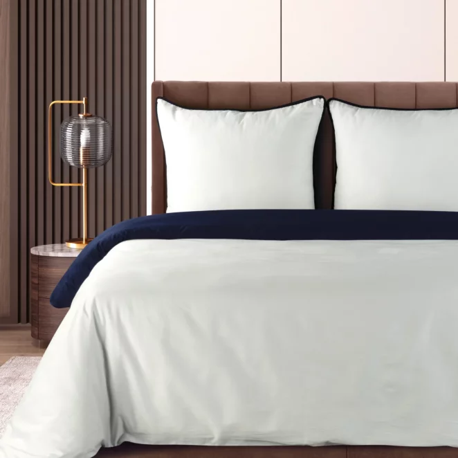 Pościel bawełniana z makosatyny 140x200 cm komplet 2 częściowy kolor biały, ciemnogranatowy dwustronna z sznurem dekoracyjnym na brzegach Eurofirany Premium