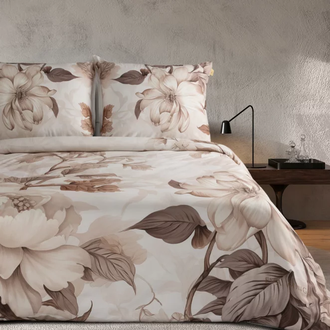 Pościel bawełniana z makosatyny 160x200 cm komplet 3 częściowy  kolor ciemnobeżowo, brązowy z designerskim roślinnym nadrukiem  DAKOTA Eva Minge Eurofirany