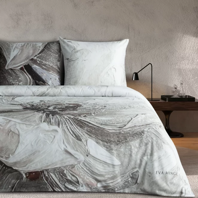Pościel bawełniana z makosatyny 160x200 cm komplet 3 częściowy kolor jasnobrązowy, jasnoszary z designerskim nadrukiem AMAYA Eva Minge Eurofirany