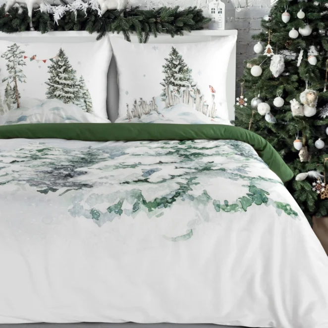 Pościel świąteczna biało-ciemnozielona komplet 2 częściowy z bawełny inspirowana ośnieżonym lasem 140x200 cm FROST Eurofirany