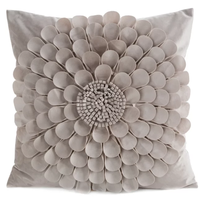 Poszewka na poduszkę 45 x 45 cm z welwetu kolor beżowy zdobiona kwiatem 3D FLORES 2 Eurofirany