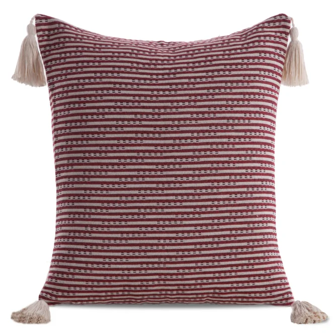 Poszewka na poduszkę 45x45 cm bawełniana ze zdobionymi na rogach chwostami bordowa BOHO Eurofirany