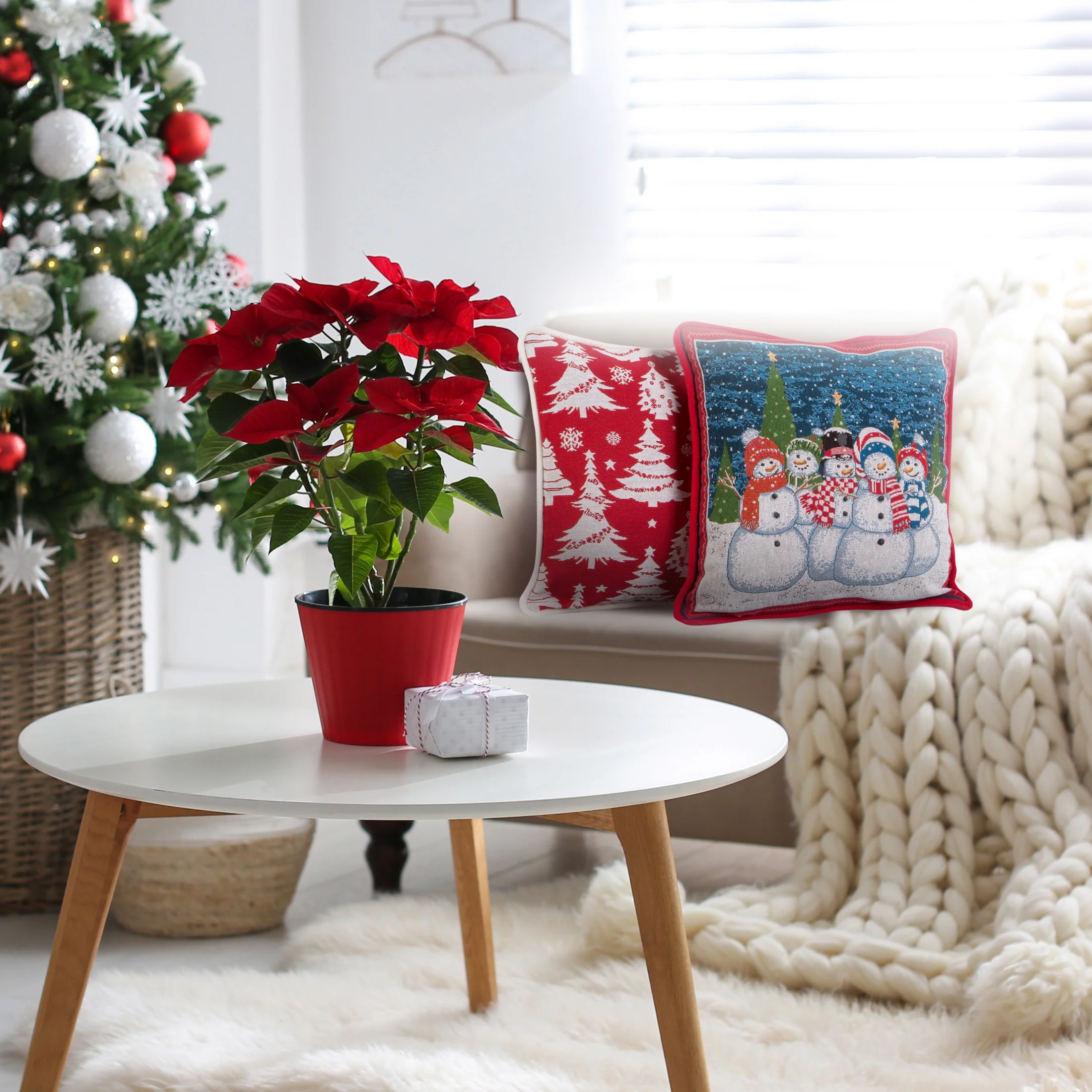 Poszewka na poduszkę 45x45 cm tkana z motywem bałwanków z miękką wypustką na brzegach czerwono, ciemnoniebieska XMAS Eurofirany