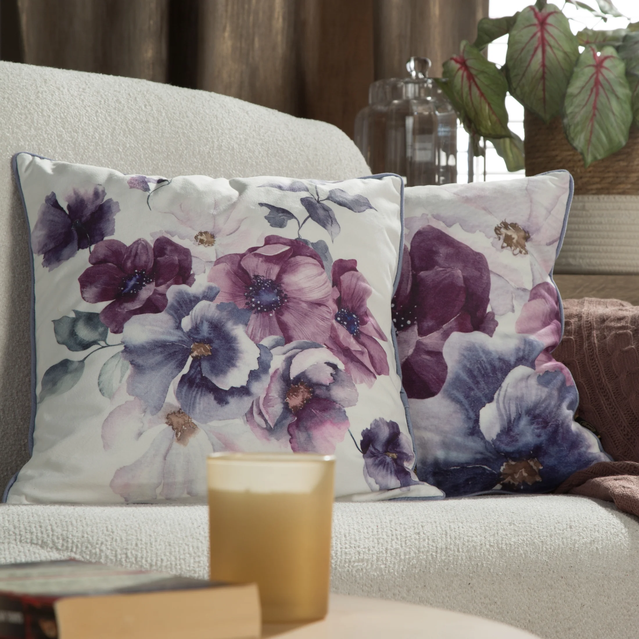 Poszewka na poduszkę 45x45 cm welwetowa dwustronna z motywem kwiatów z wypustką na brzegach kremowo, niebieska VELVET 122 EUROFIRANY PREMIUM