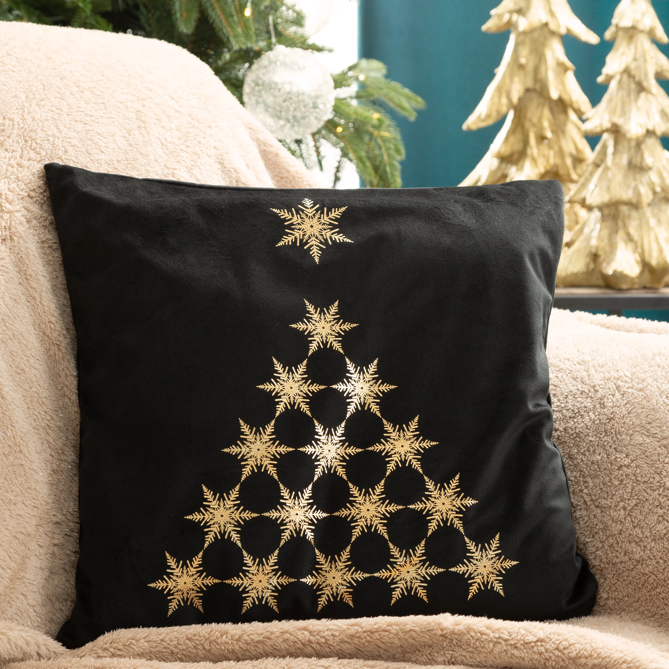 Poszewka na poduszkę 45x45 cm welwetowa zdobiona złotym nadrukiem czarno, złota JOY Eurofirany