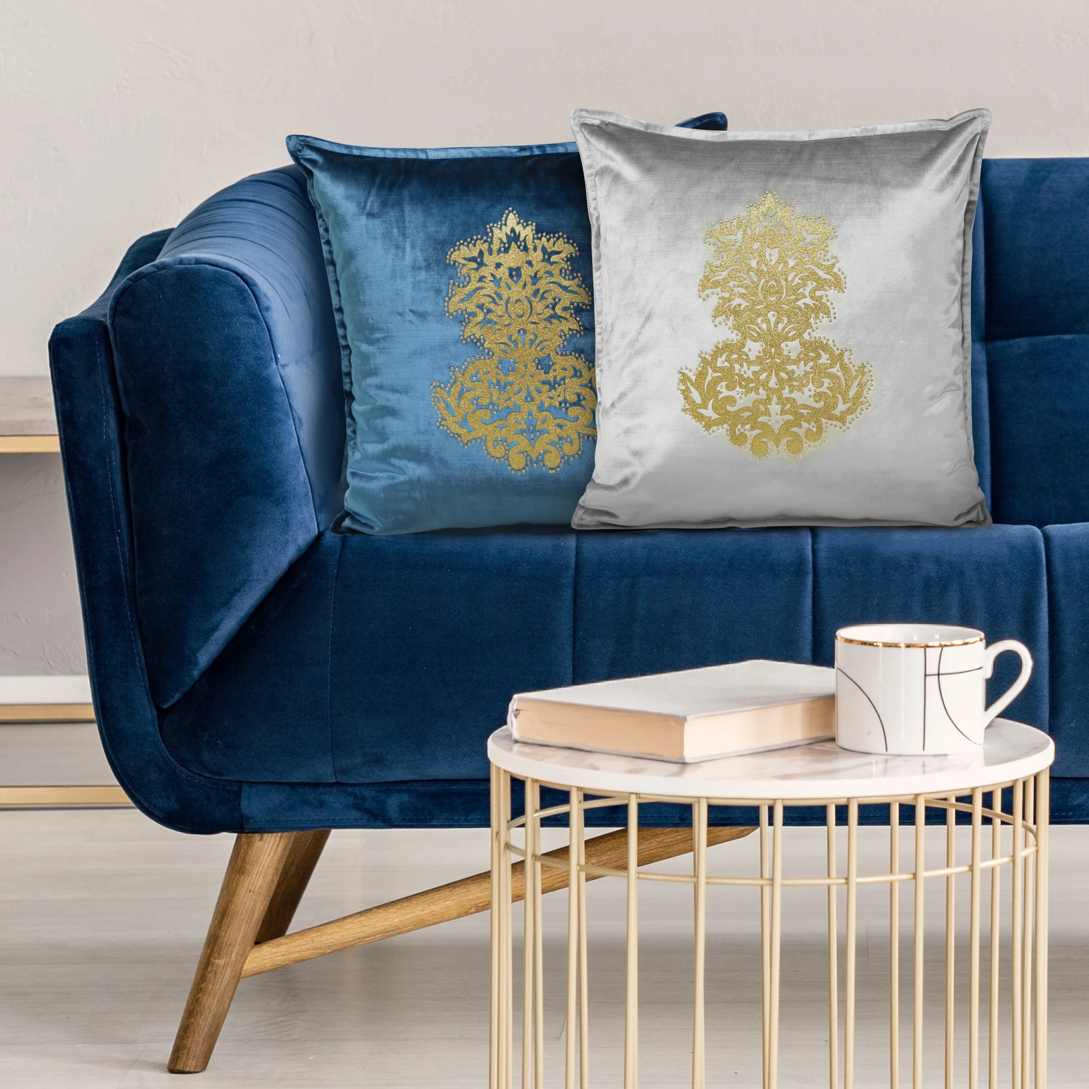 Poszewka na poduszkę 45x45 cm welwetowa ze złotym ornamentem srebrna ROYAL 4 Eurofirany