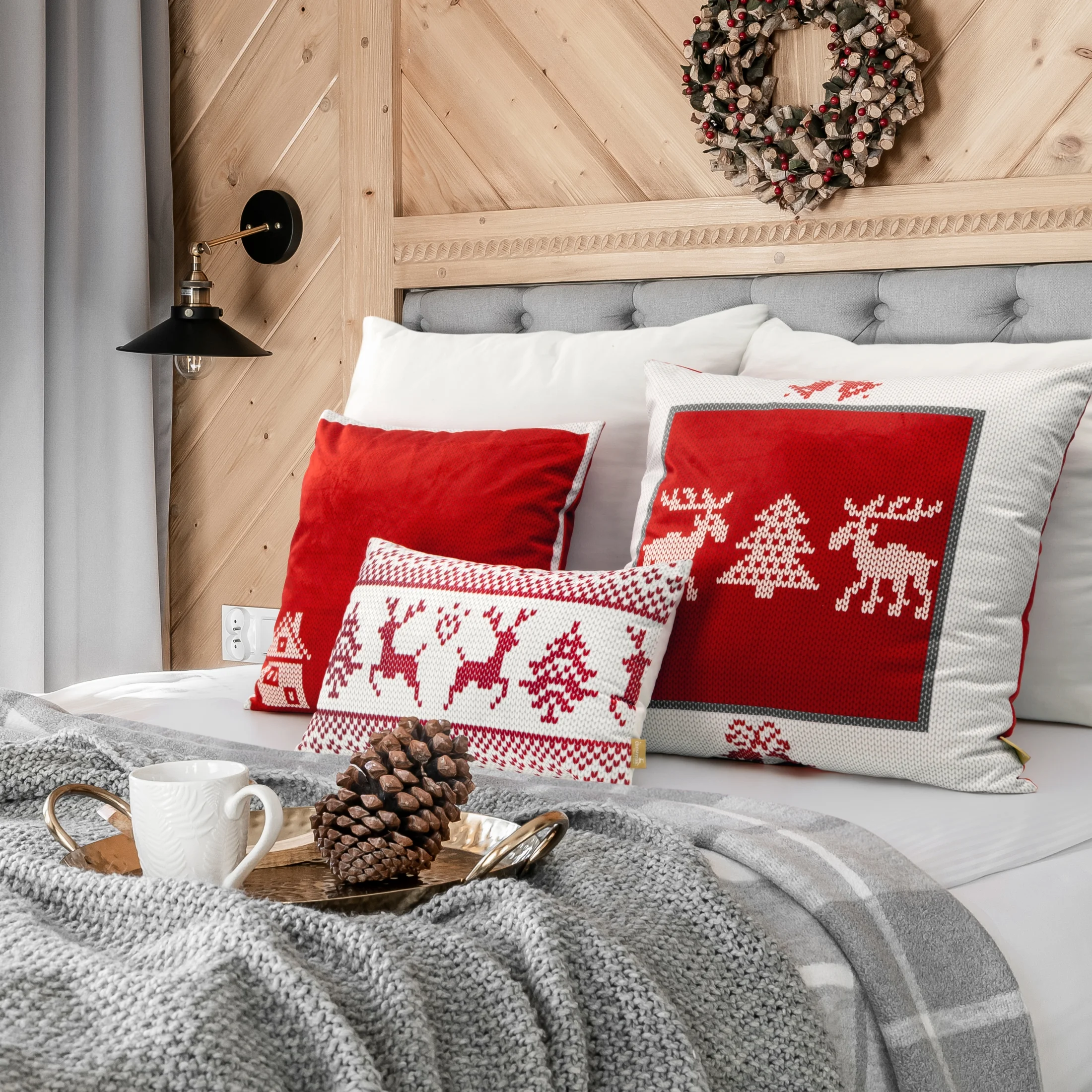 Poszewka na poduszkę 60x60 cm welwetowa z motywem skandynawskim czerwono, biała NOEL Eurofirany