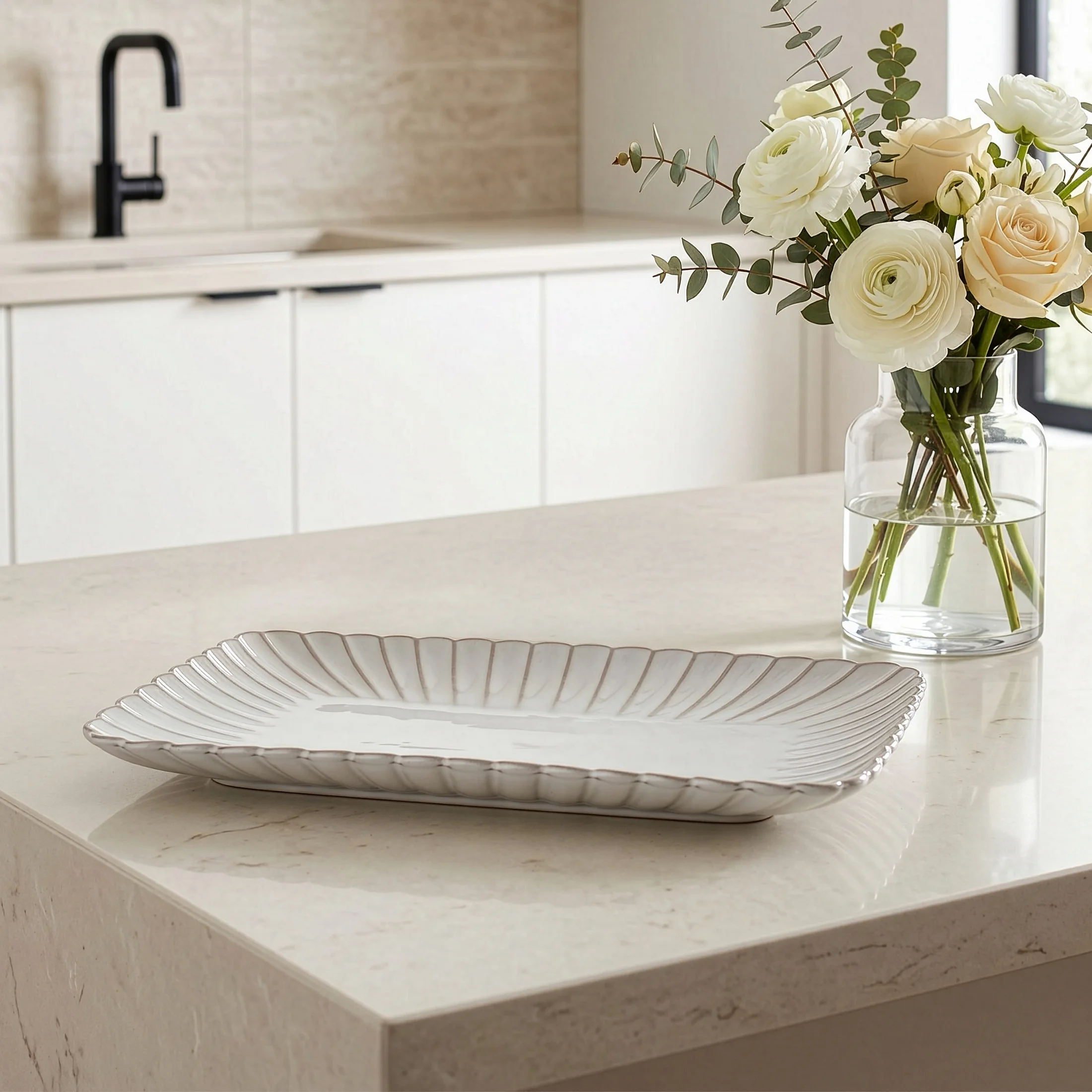 Patera ceramiczna dekoracyjna kremowo-beżowa prostokątna zdobiona przecieranym wzorem w stylu eko 25x15x3 cm AVRIL Eurofirany
