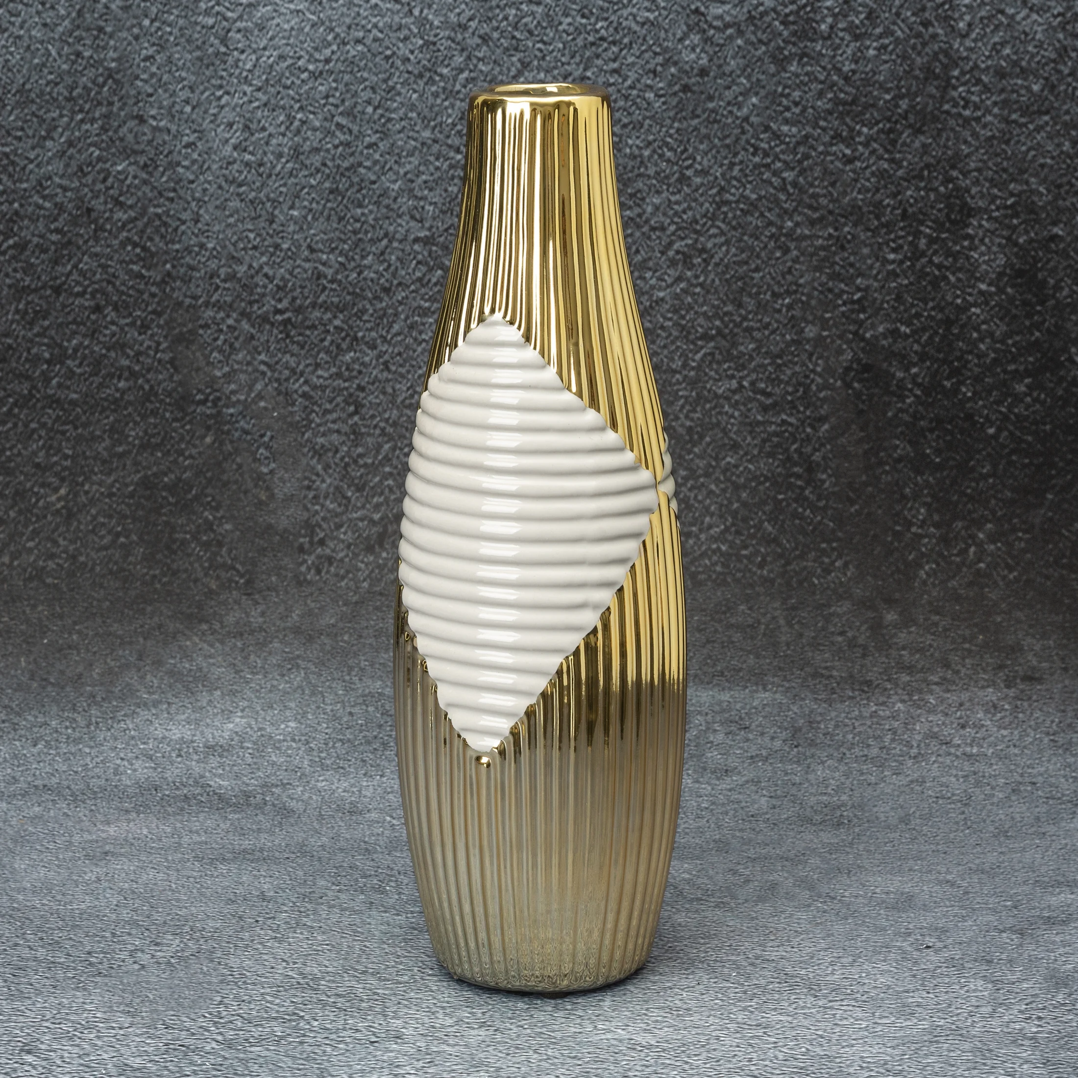 Rakel wazon ceramiczny biało-złoty z geometrycznym wzorem 10x30 cm Eurofirany